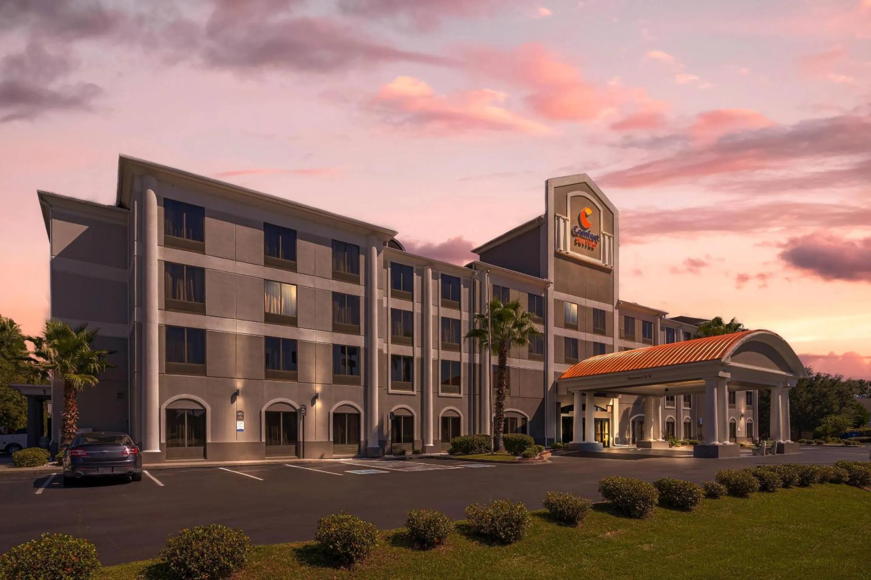 Property building in Comfort Suites Savannah Gateway I-95