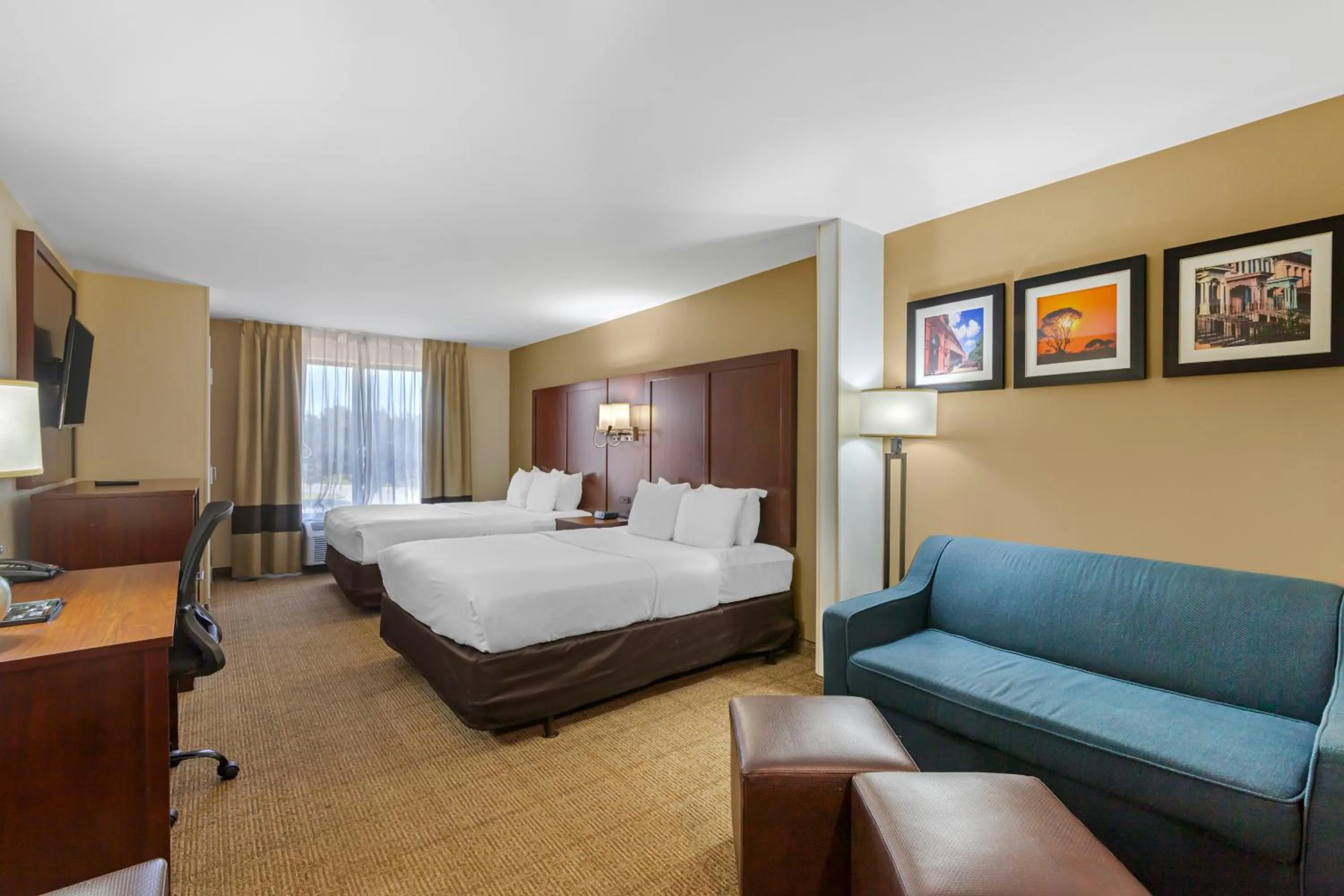 Bedroom, Bed in Comfort Suites Savannah Gateway I-95