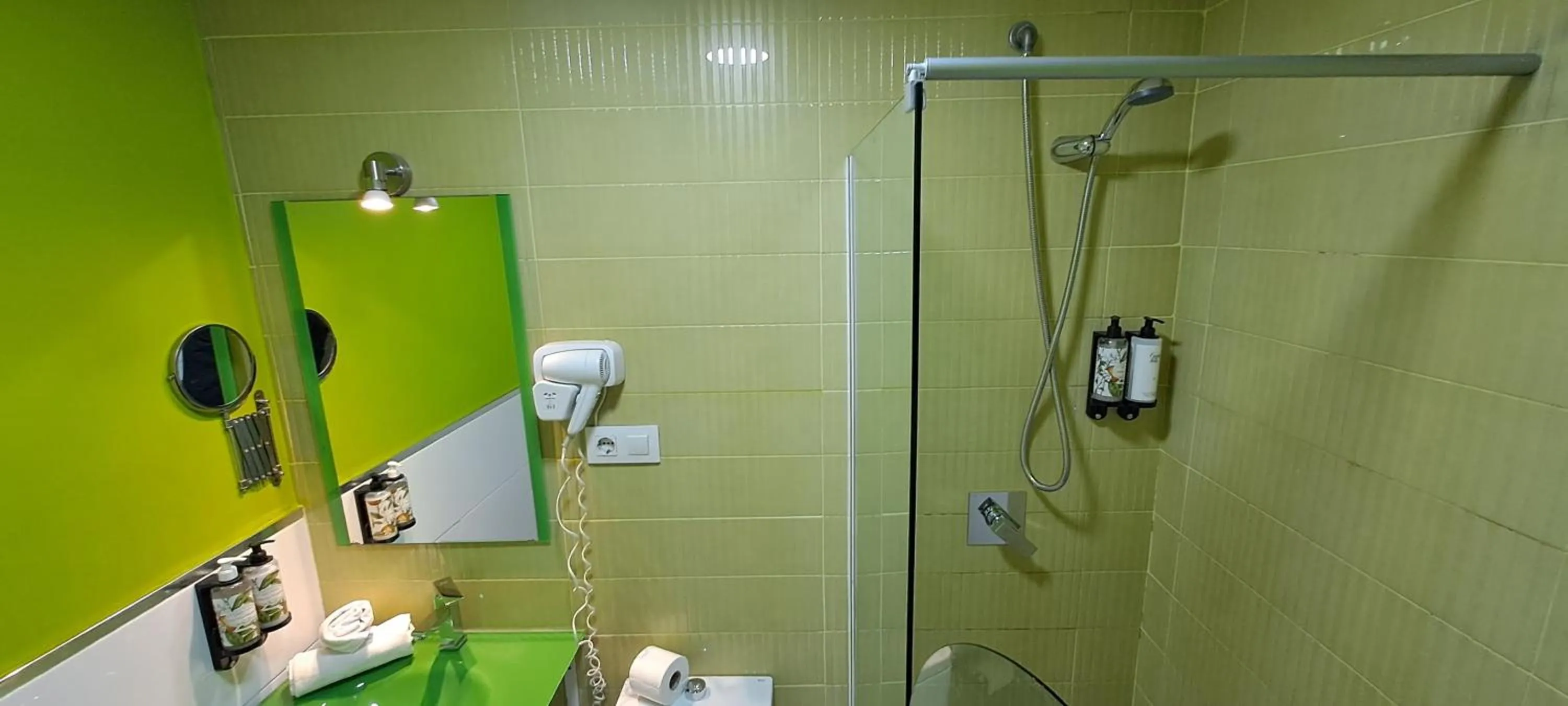 Bathroom in Nest Style Granada