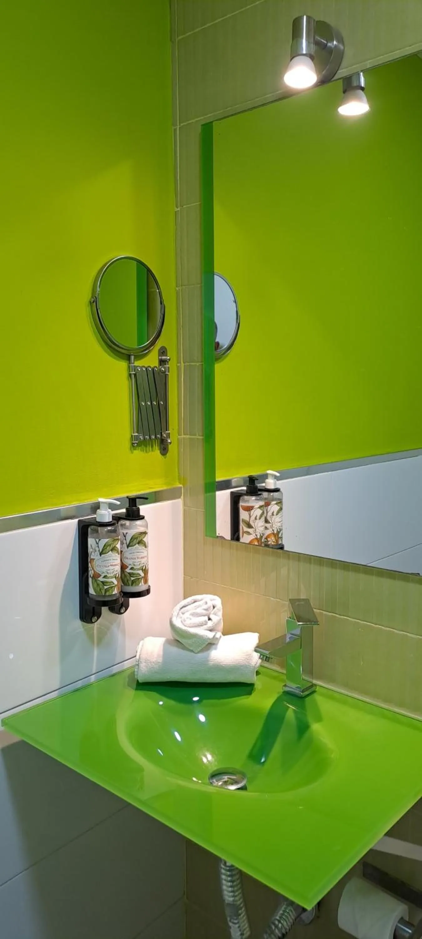 Bathroom in Nest Style Granada