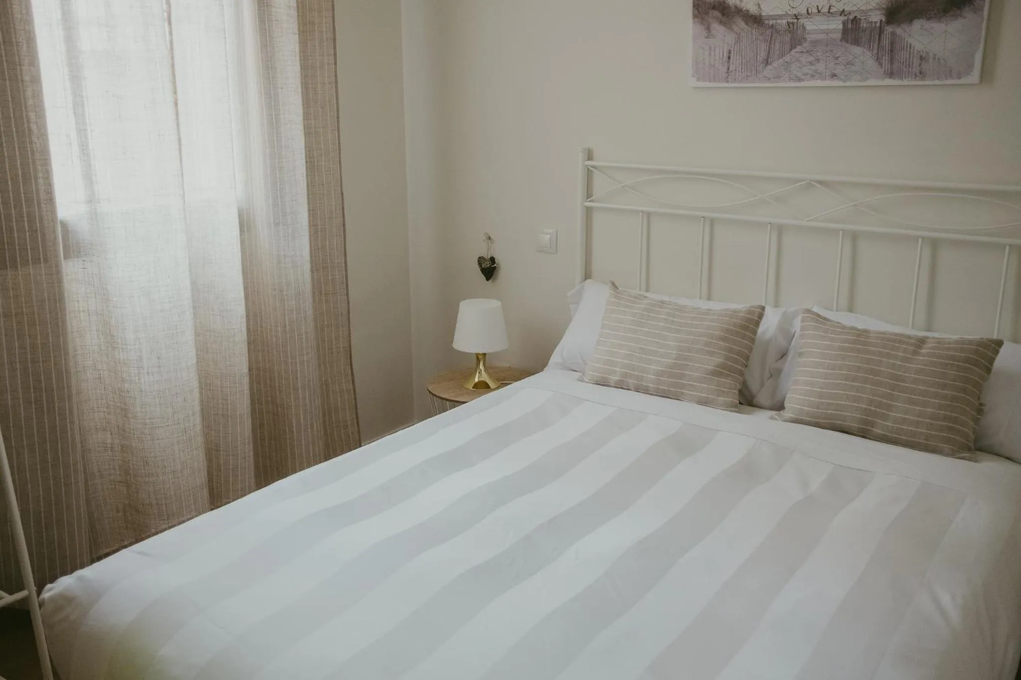 Bed in Ronda Navarra by Valdesierra