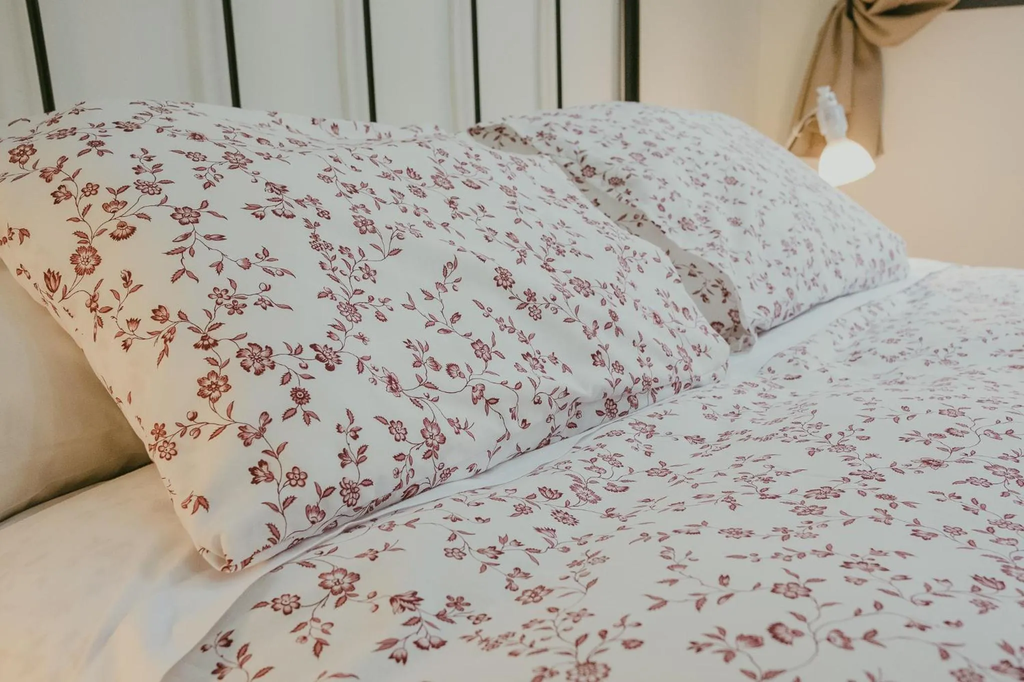 Bed in Ronda Navarra by Valdesierra