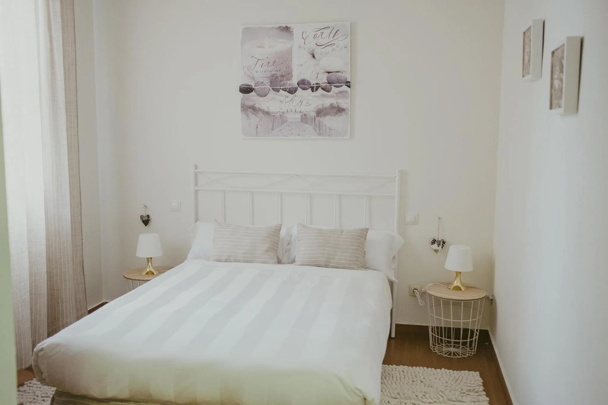 Bed in Ronda Navarra by Valdesierra