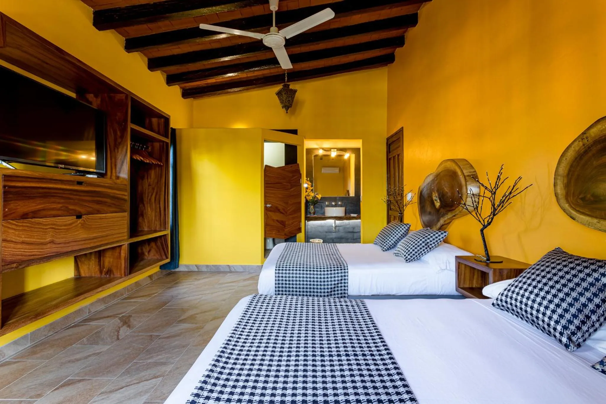 Photo of the whole room, Bed in Suites La Hacienda
