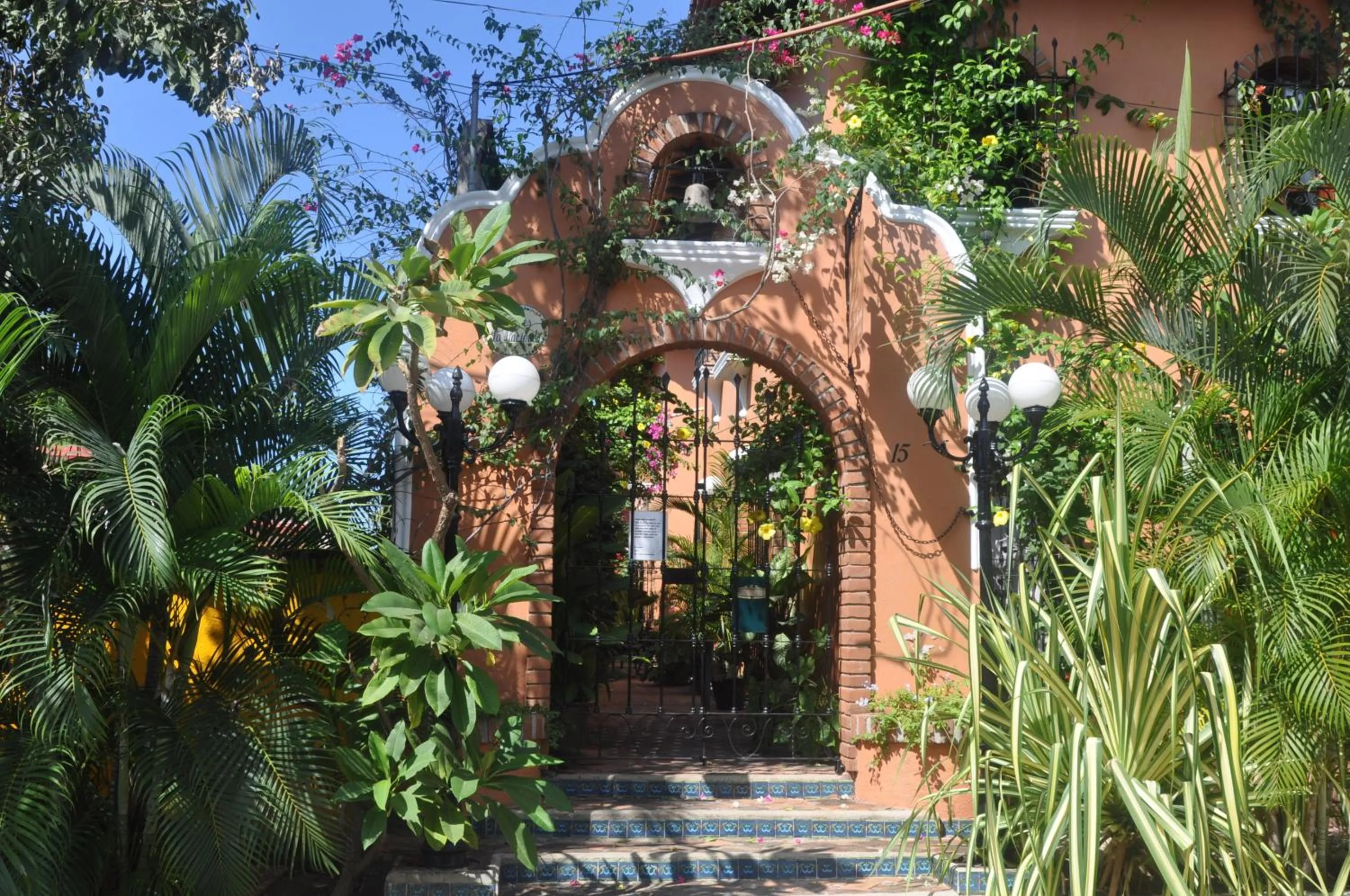 Facade/entrance in Suites La Hacienda