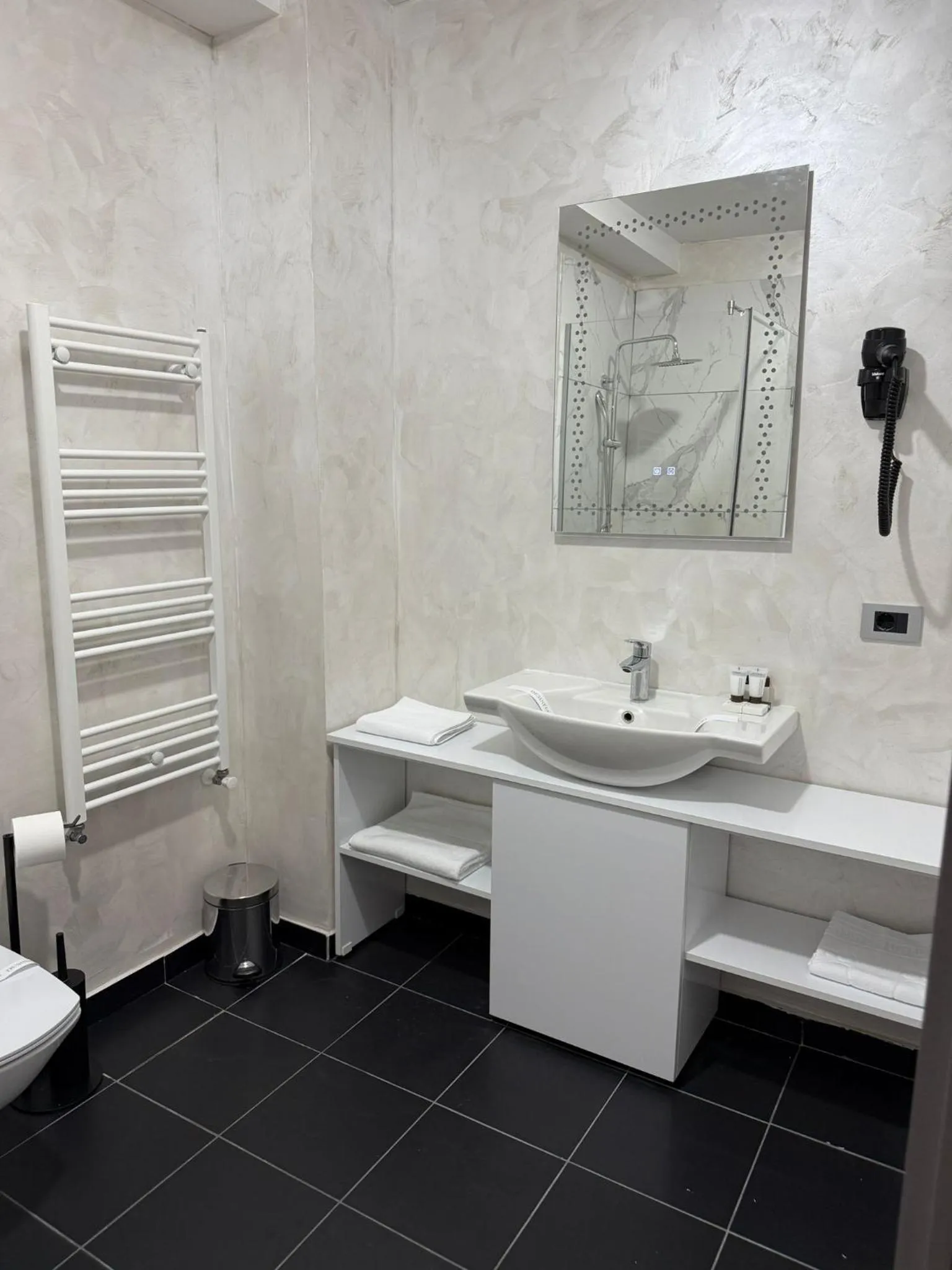 Shower in Black Tulip Hotel