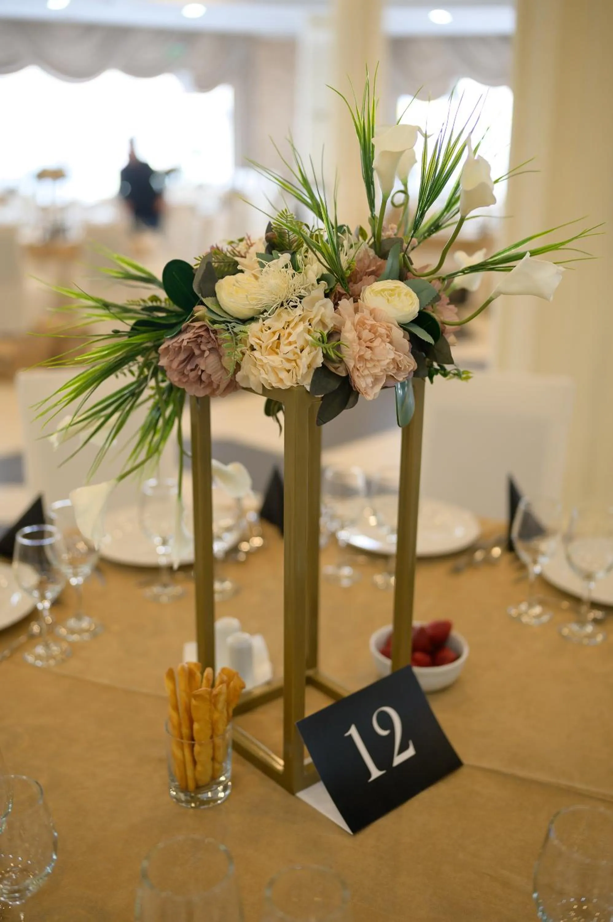 Food and drinks in Black Tulip Hotel