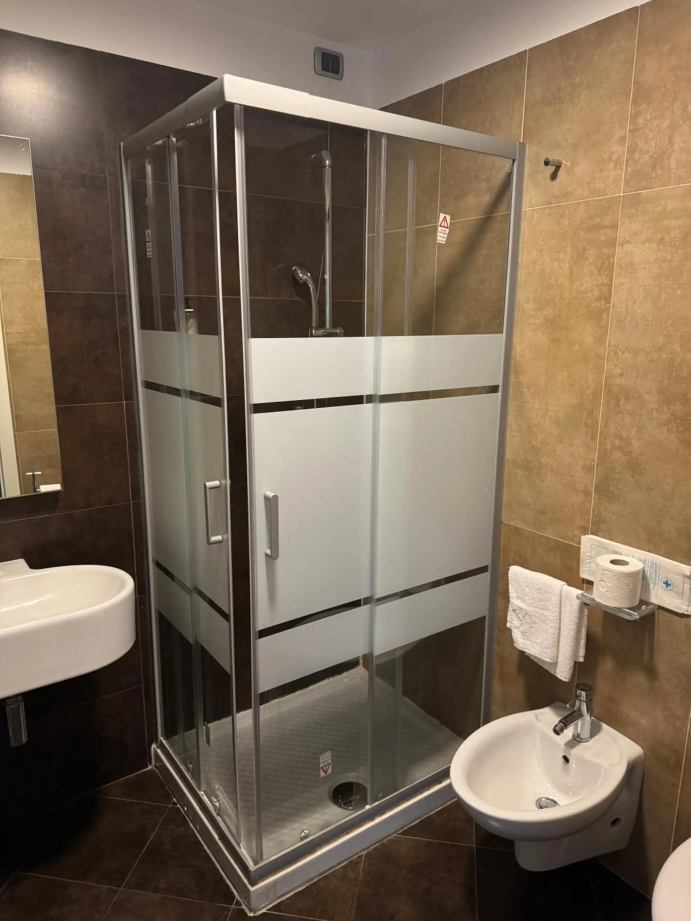 Shower in Hotel Sporting Cologno