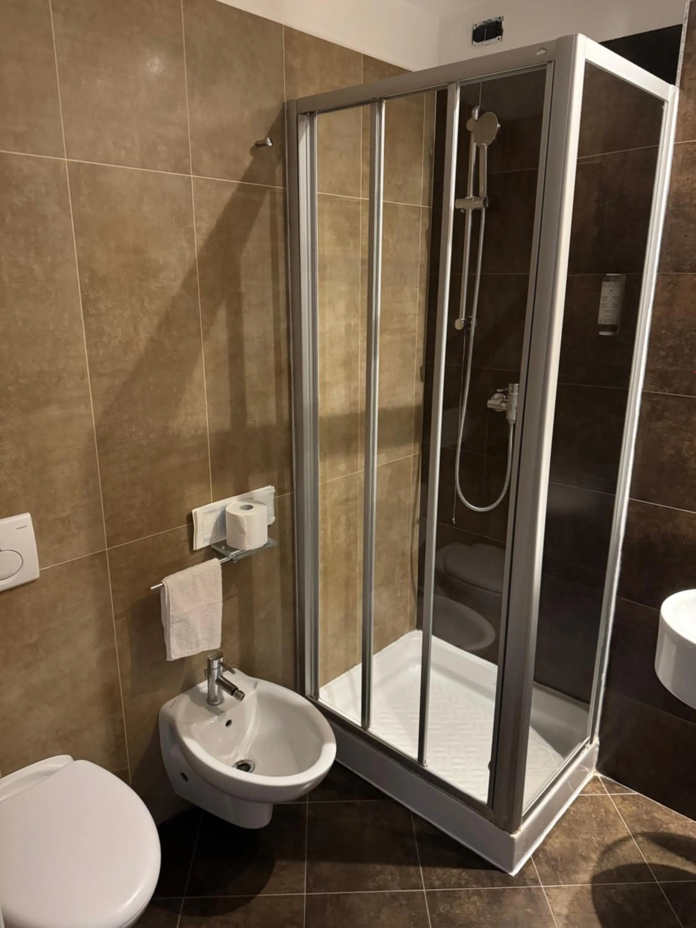 Shower in Hotel Sporting Cologno