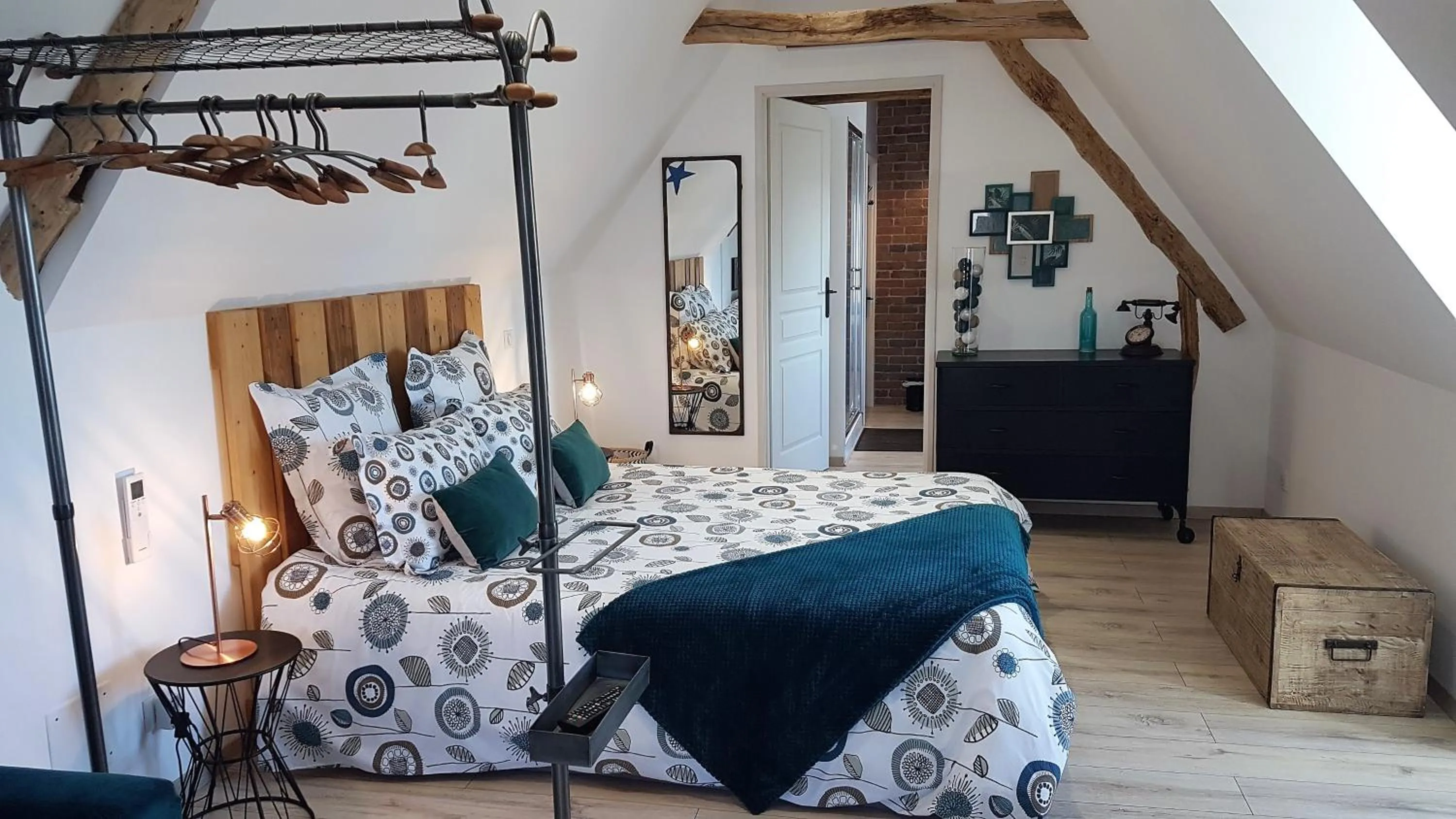 Photo of the whole room, Bed in le clos des etoiles B&B