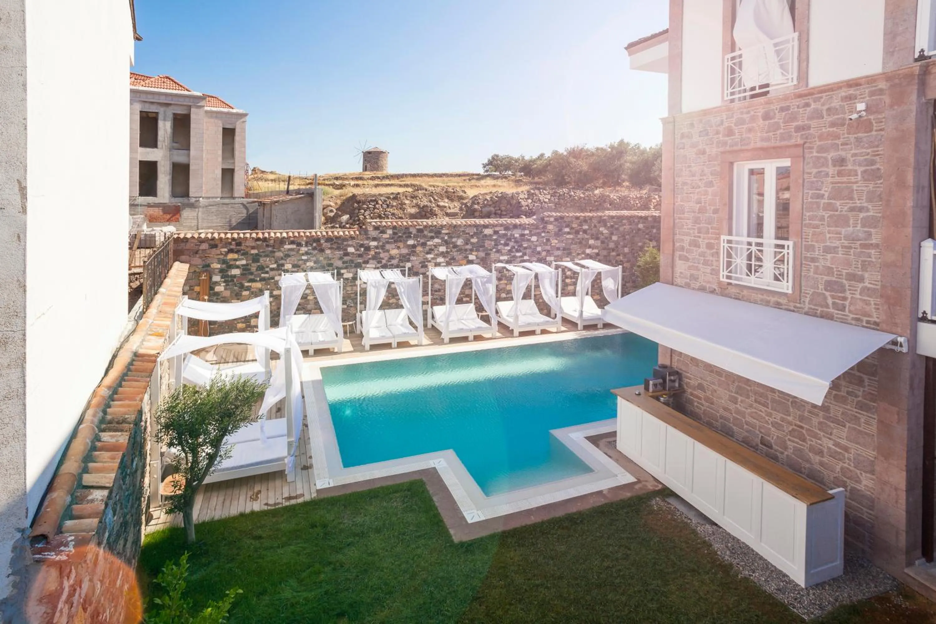 Cunda Pur Beyaz Hotel