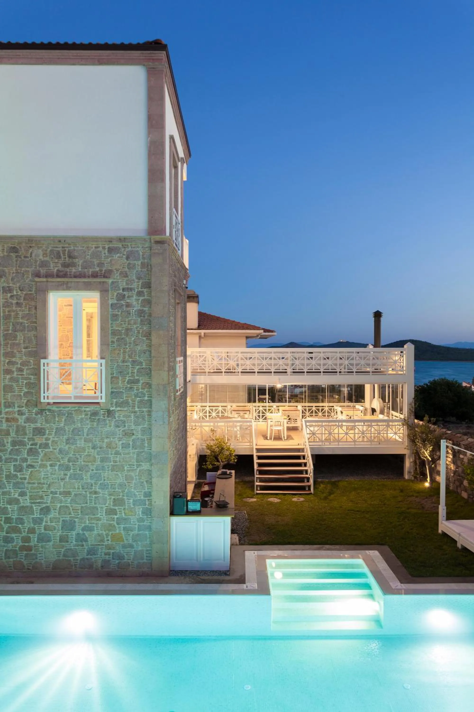 Cunda Pur Beyaz Hotel