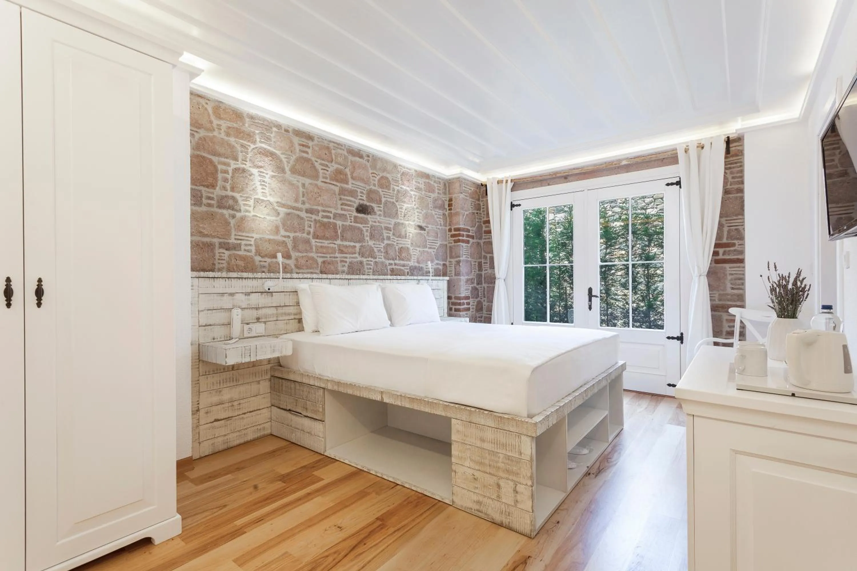 Cunda Pur Beyaz Hotel