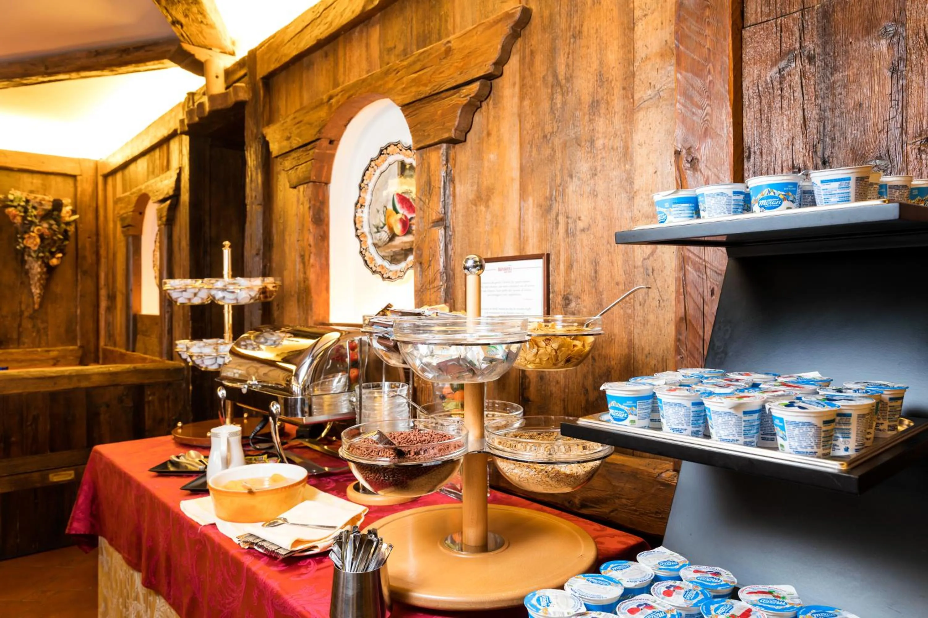 Food and drinks in Barisetti Sport Hotel