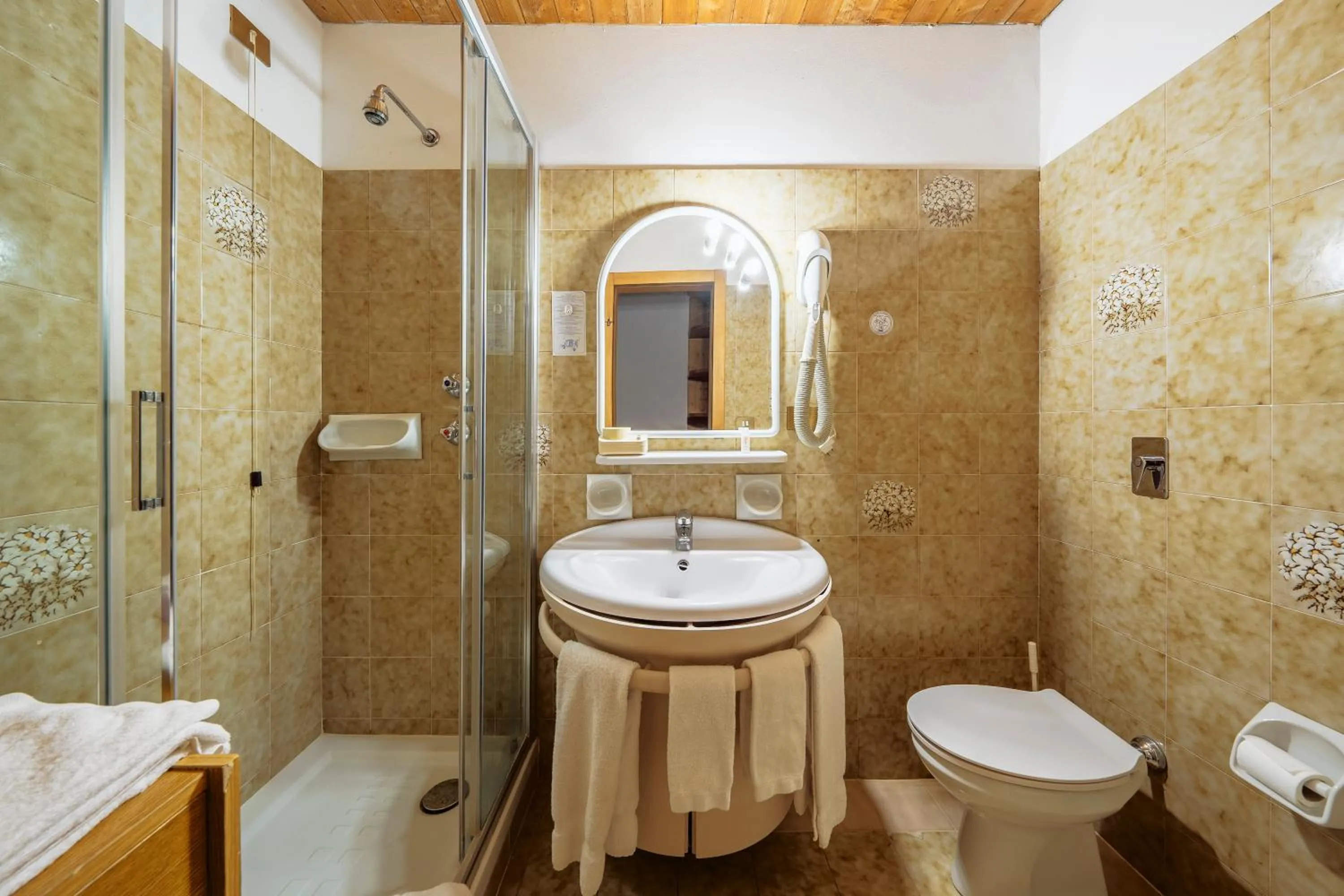 Shower in Barisetti Sport Hotel