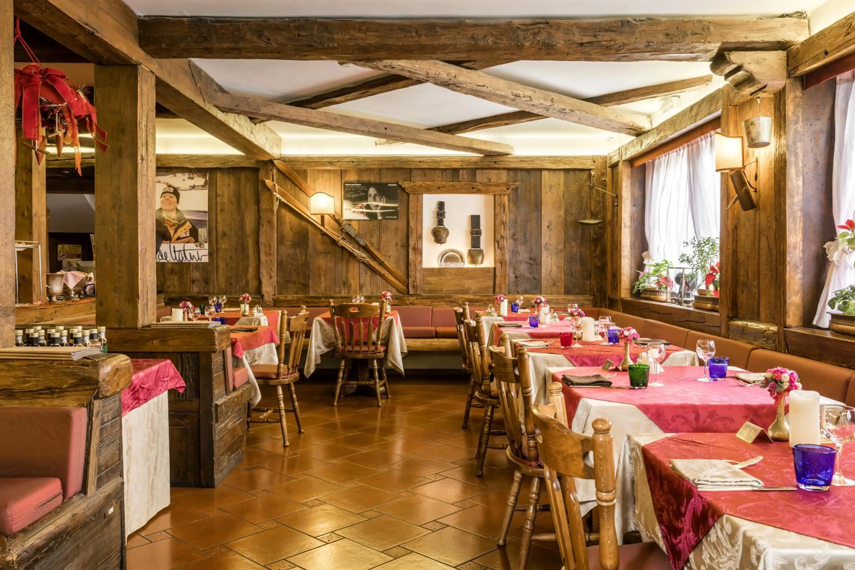 Restaurant/places to eat in Barisetti Sport Hotel