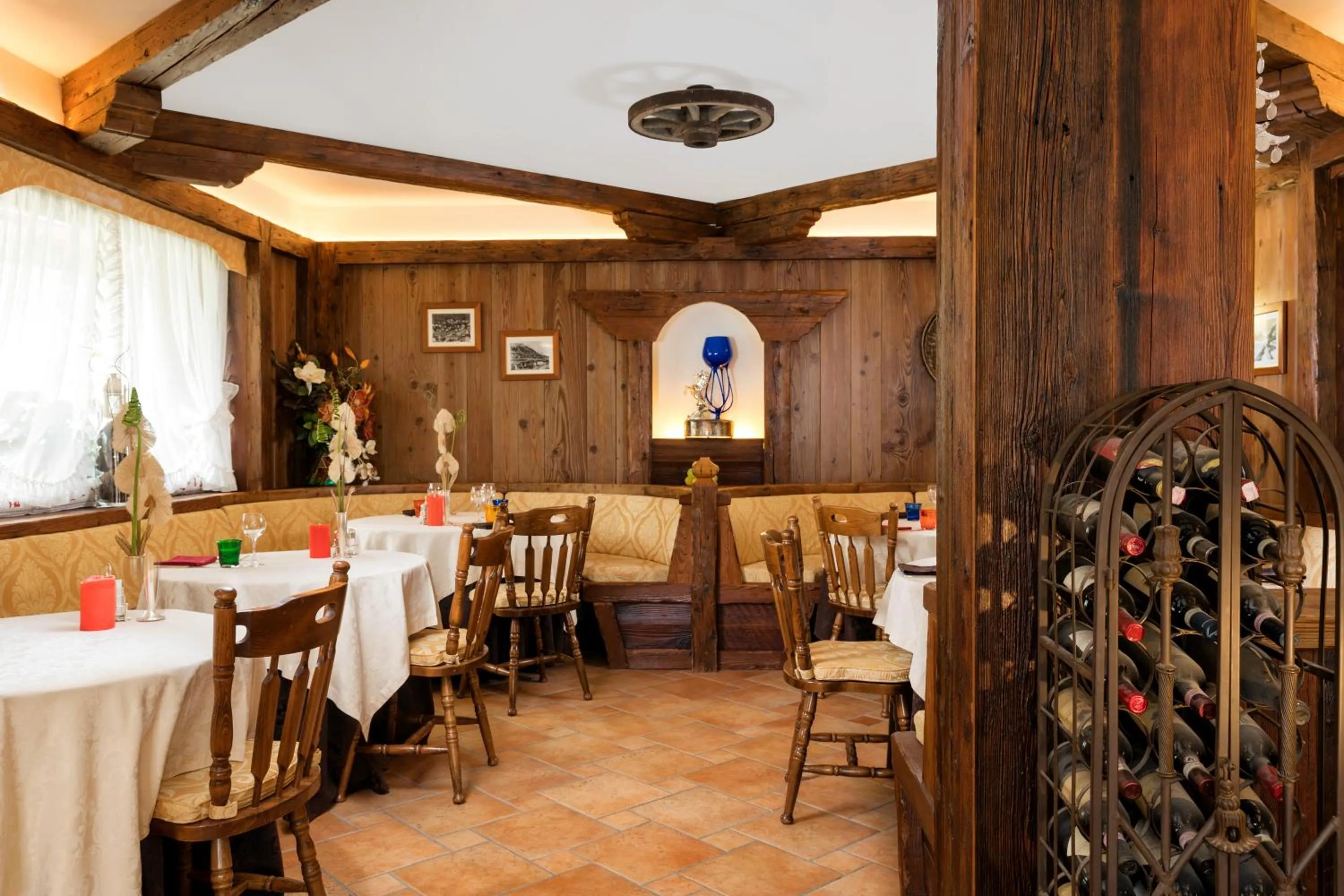 Restaurant/places to eat in Barisetti Sport Hotel