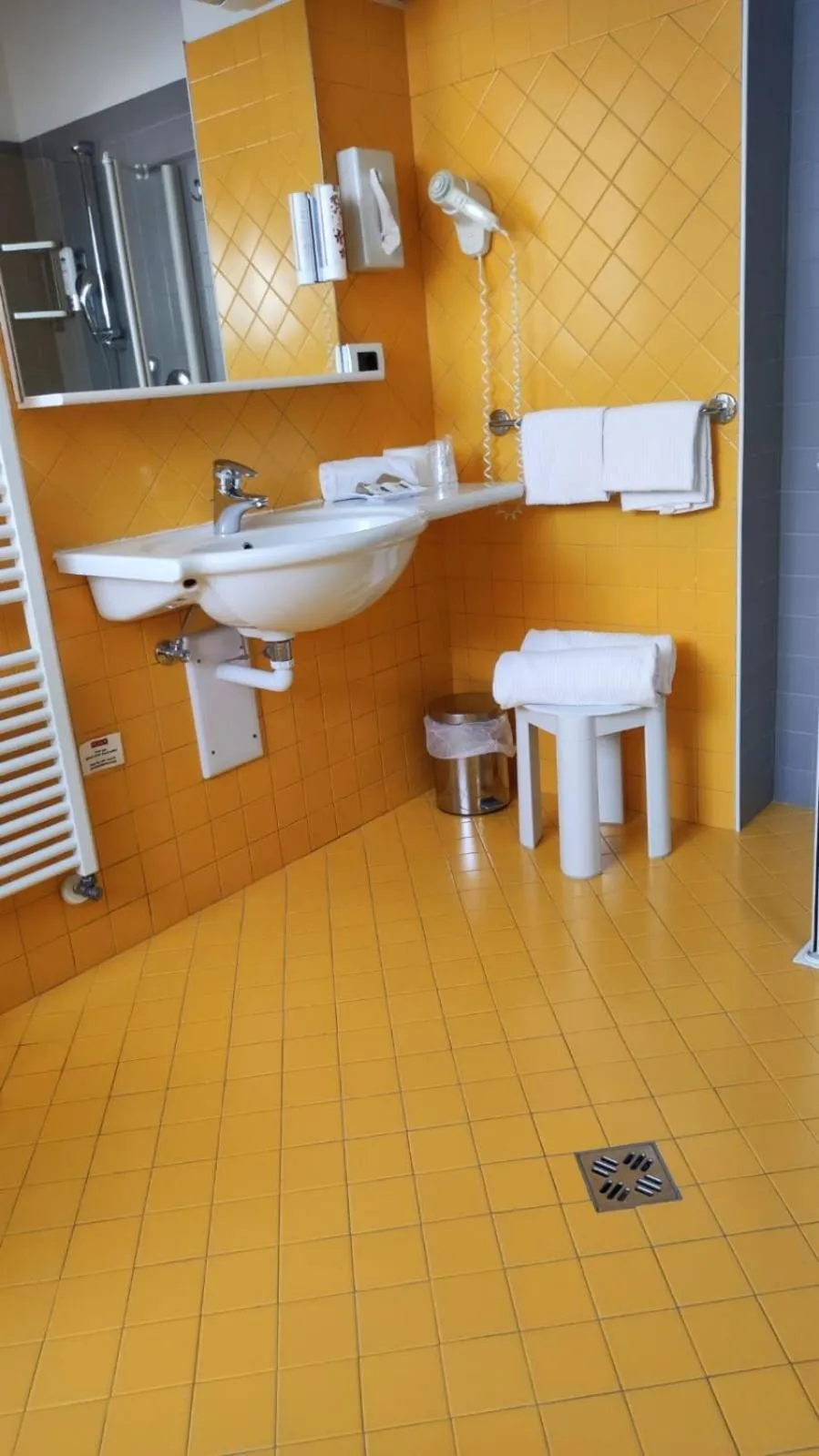 Bathroom in Hotel Medil