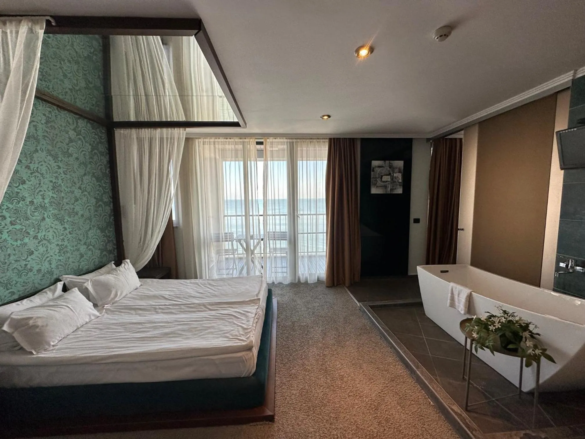 Property building, Bed in Regina Maria Spa Design Hotel