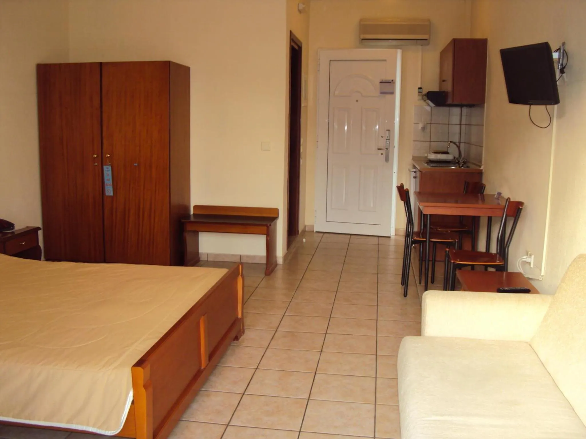 Photo of the whole room, Bed in Amalia