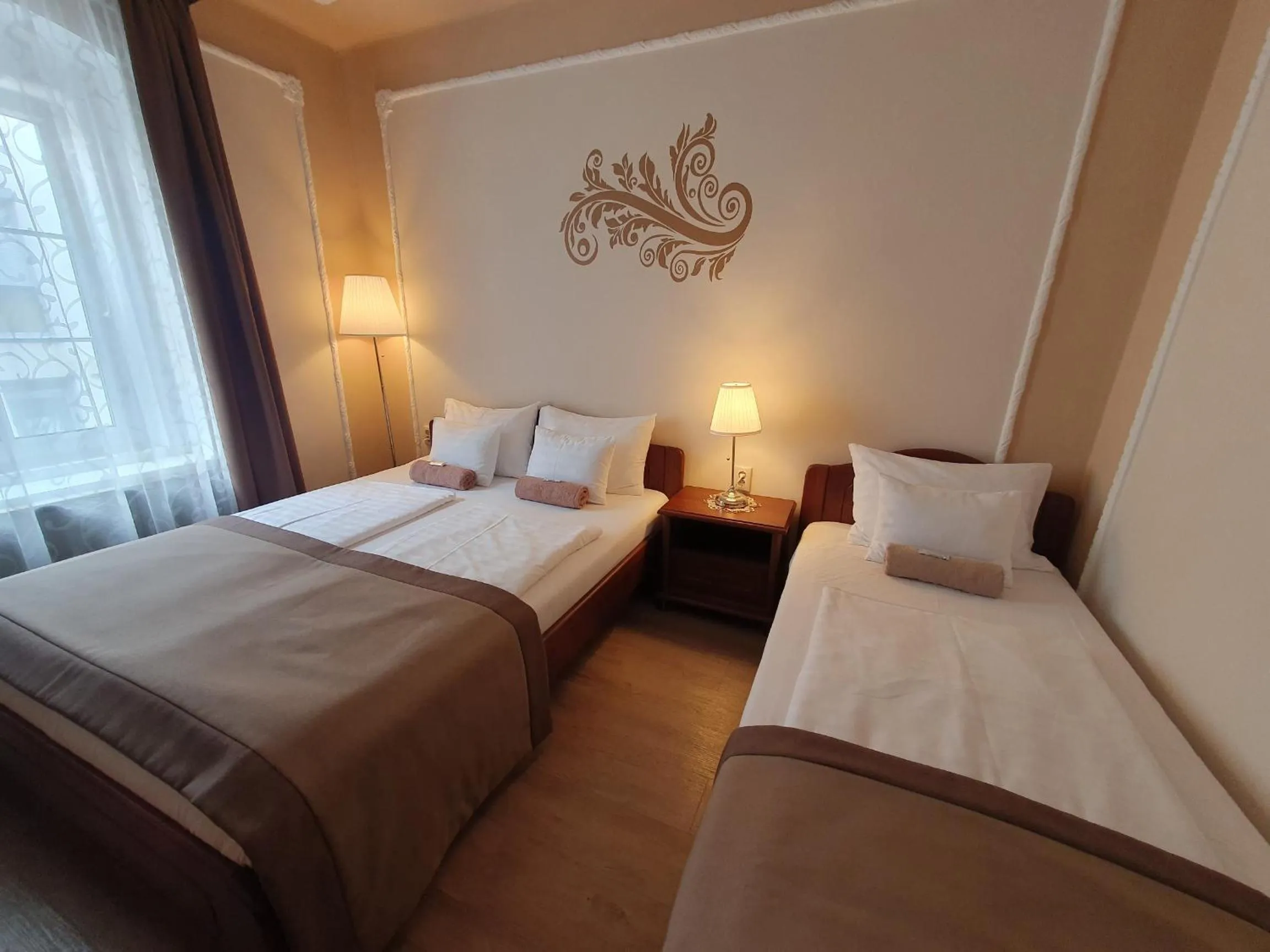 Photo of the whole room, Bed in Duna Panzió