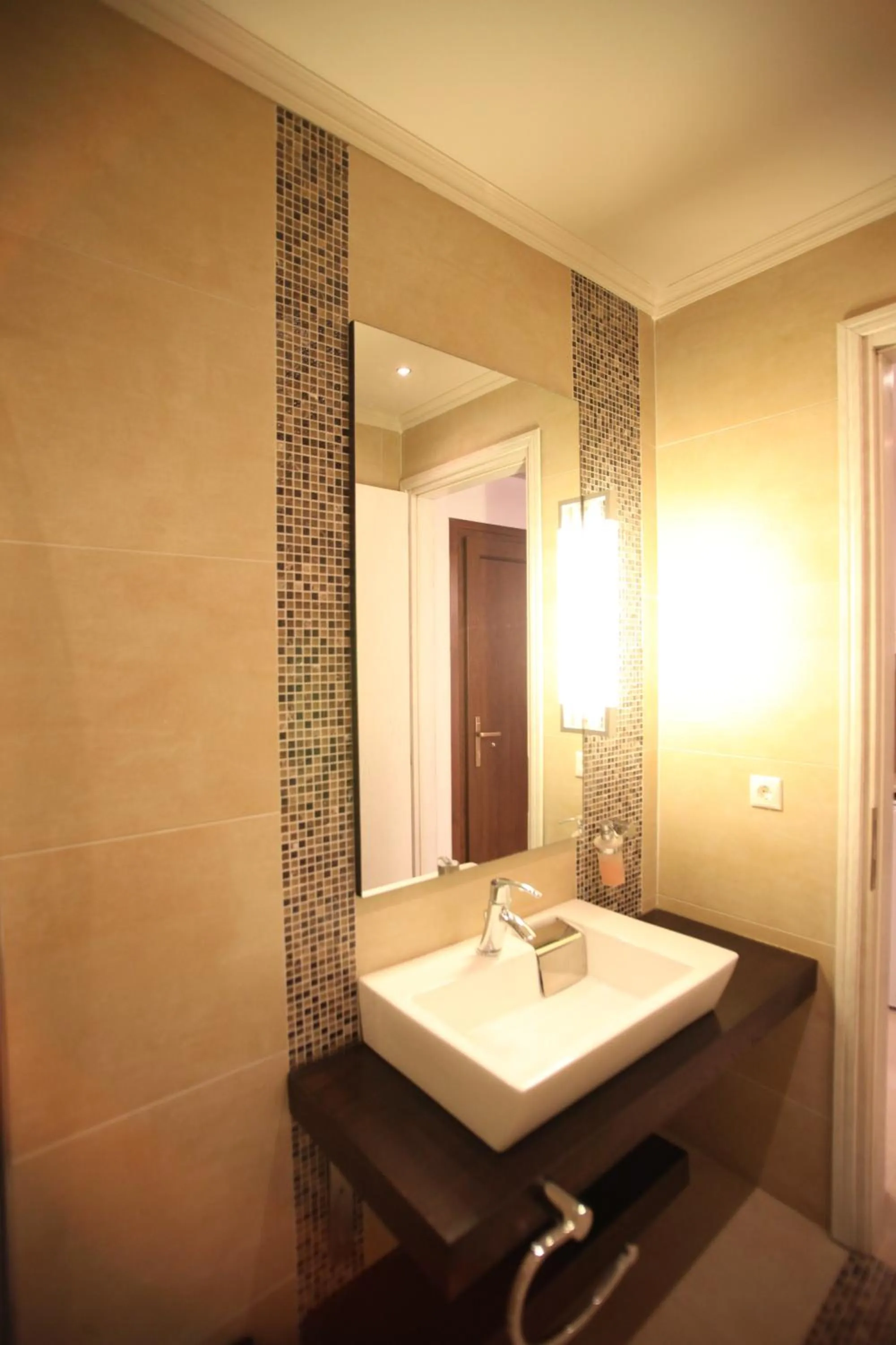 Decorative detail, Bed in Stamos Hotel