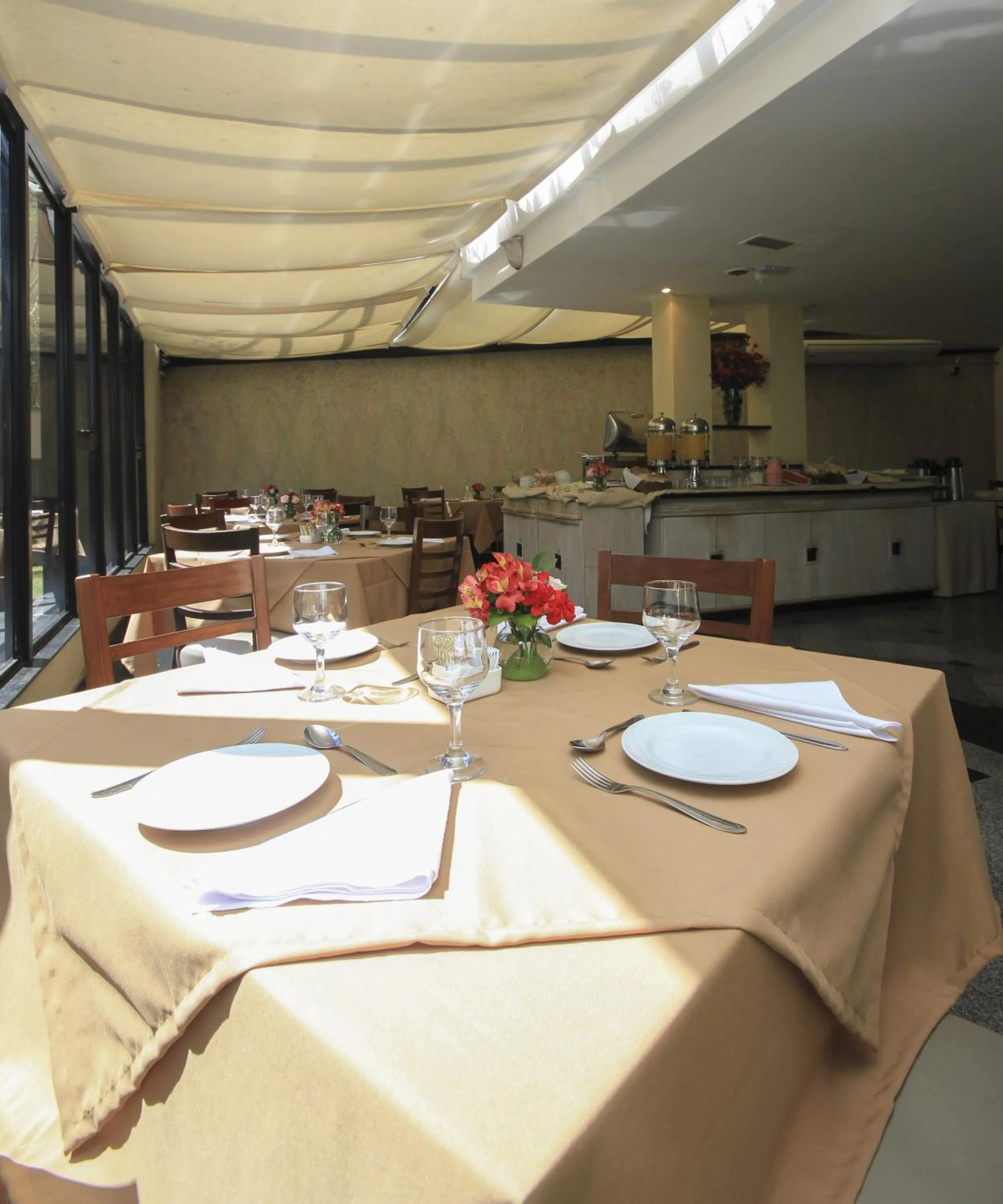 Restaurant/places to eat in Bienal Suítes