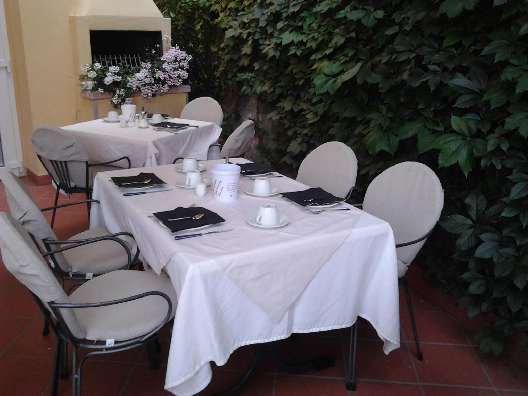 Restaurant/places to eat in Hotel Al Caval
