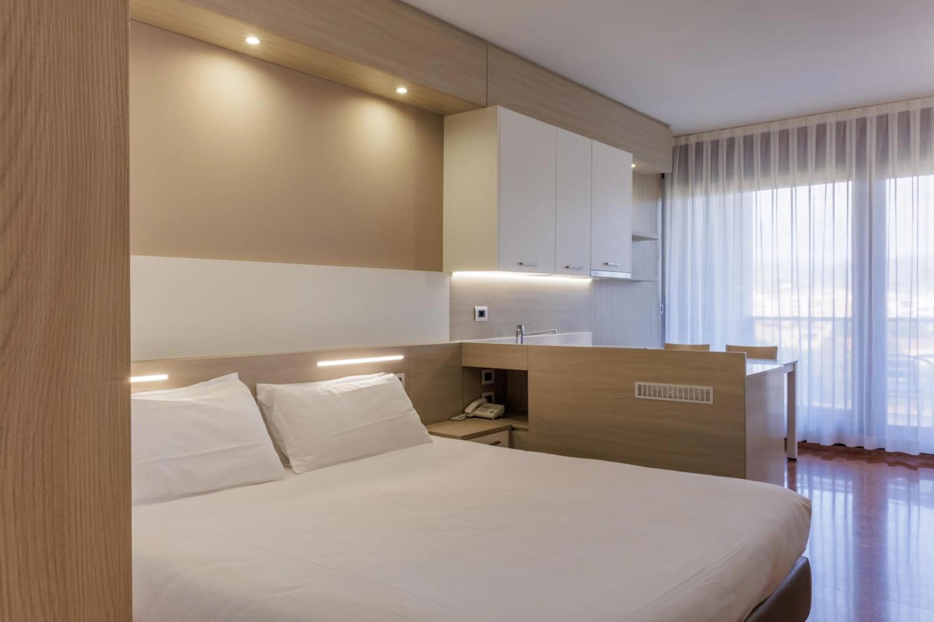 Photo of the whole room, Bed in Residence all'Adige