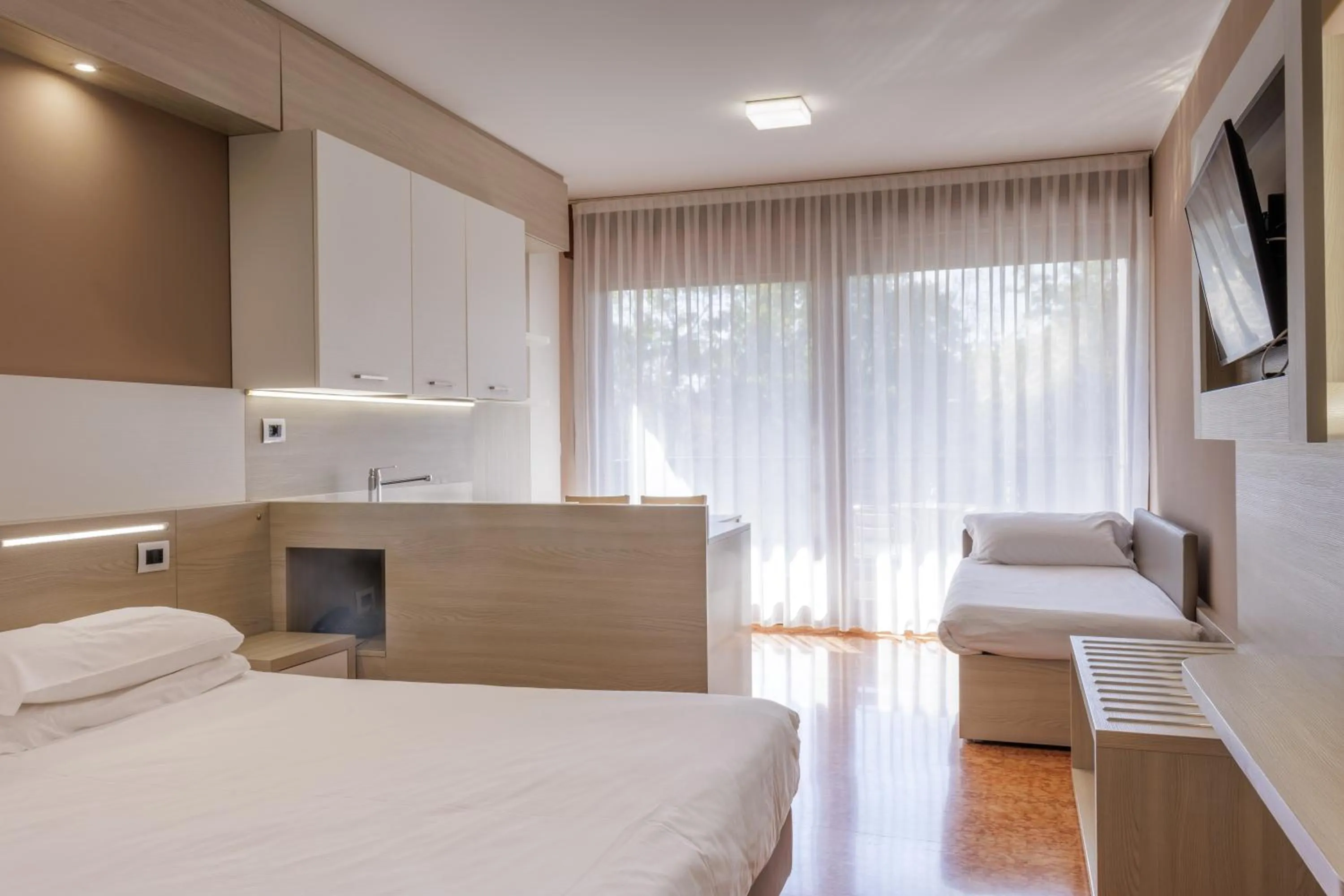 Photo of the whole room, Bed in Residence all'Adige