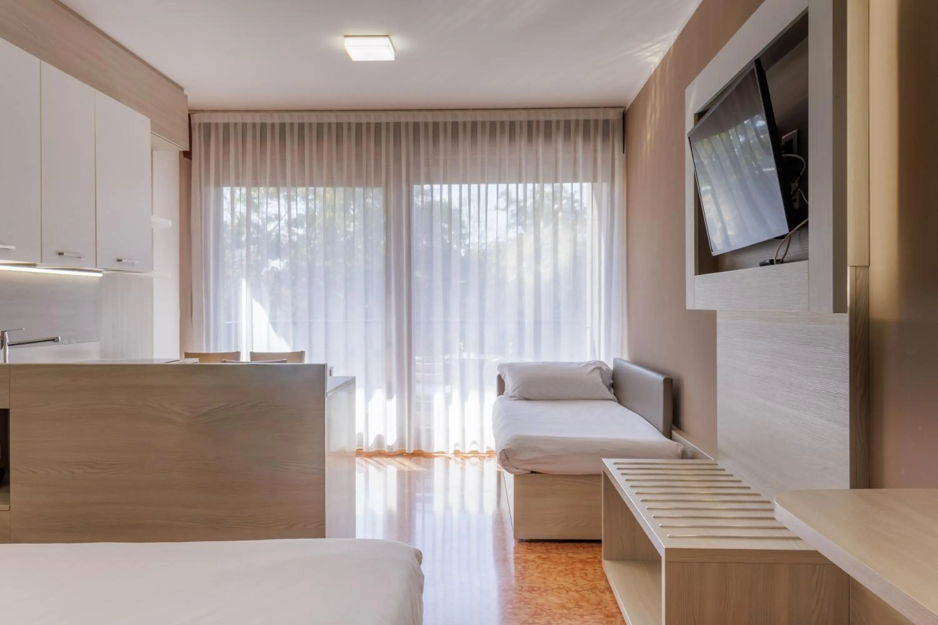 Photo of the whole room, Bed in Residence all'Adige