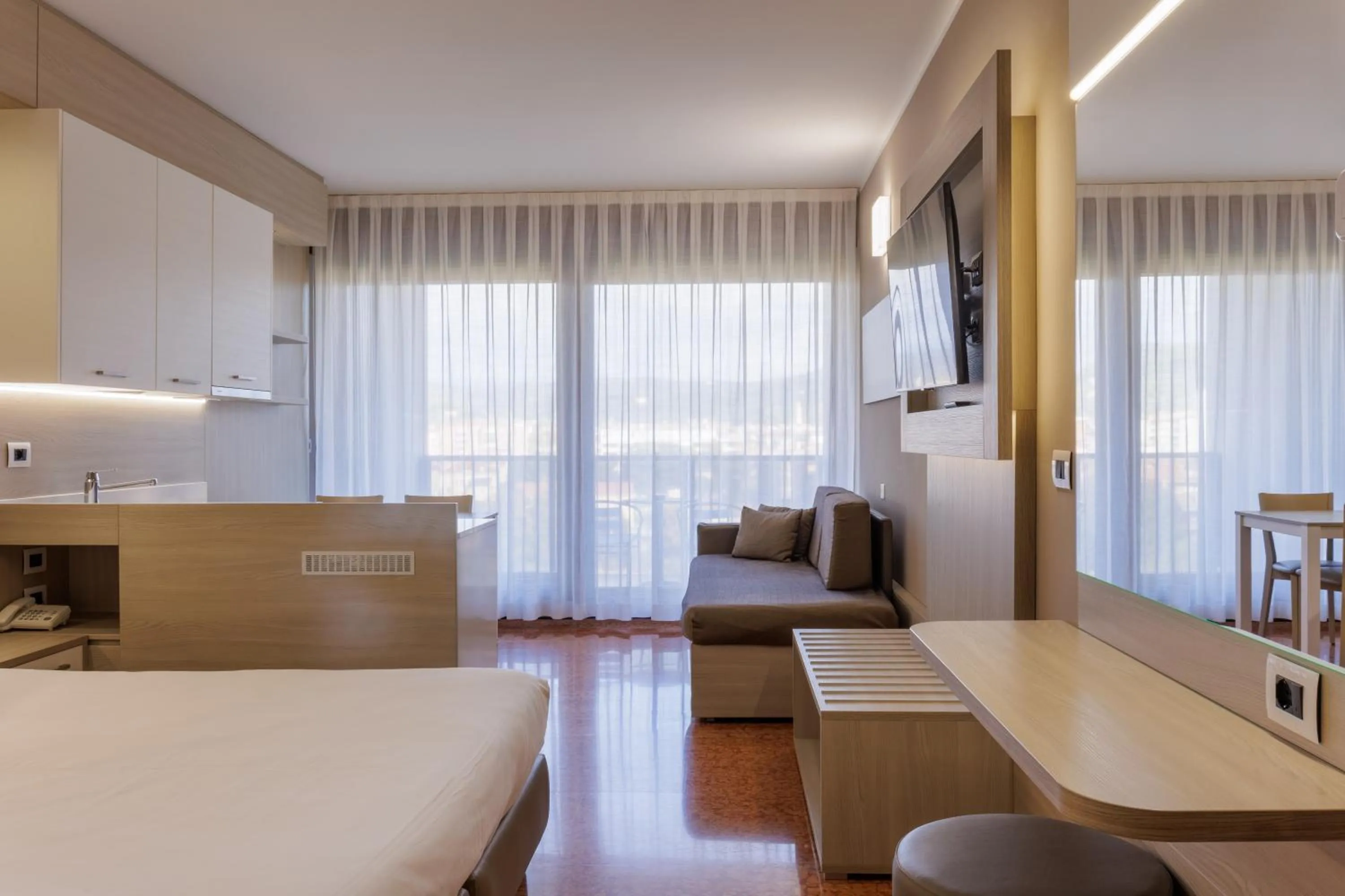 Photo of the whole room, Bed in Residence all'Adige