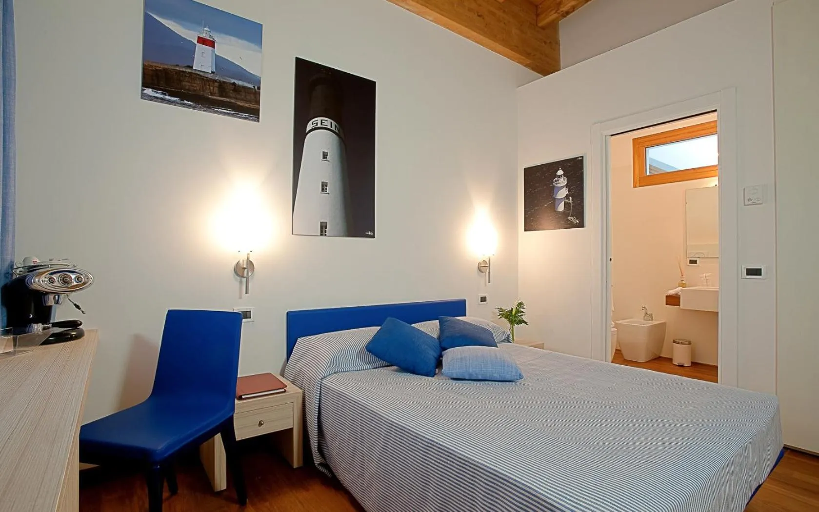 Bed in Tre Merli Beach Hotel