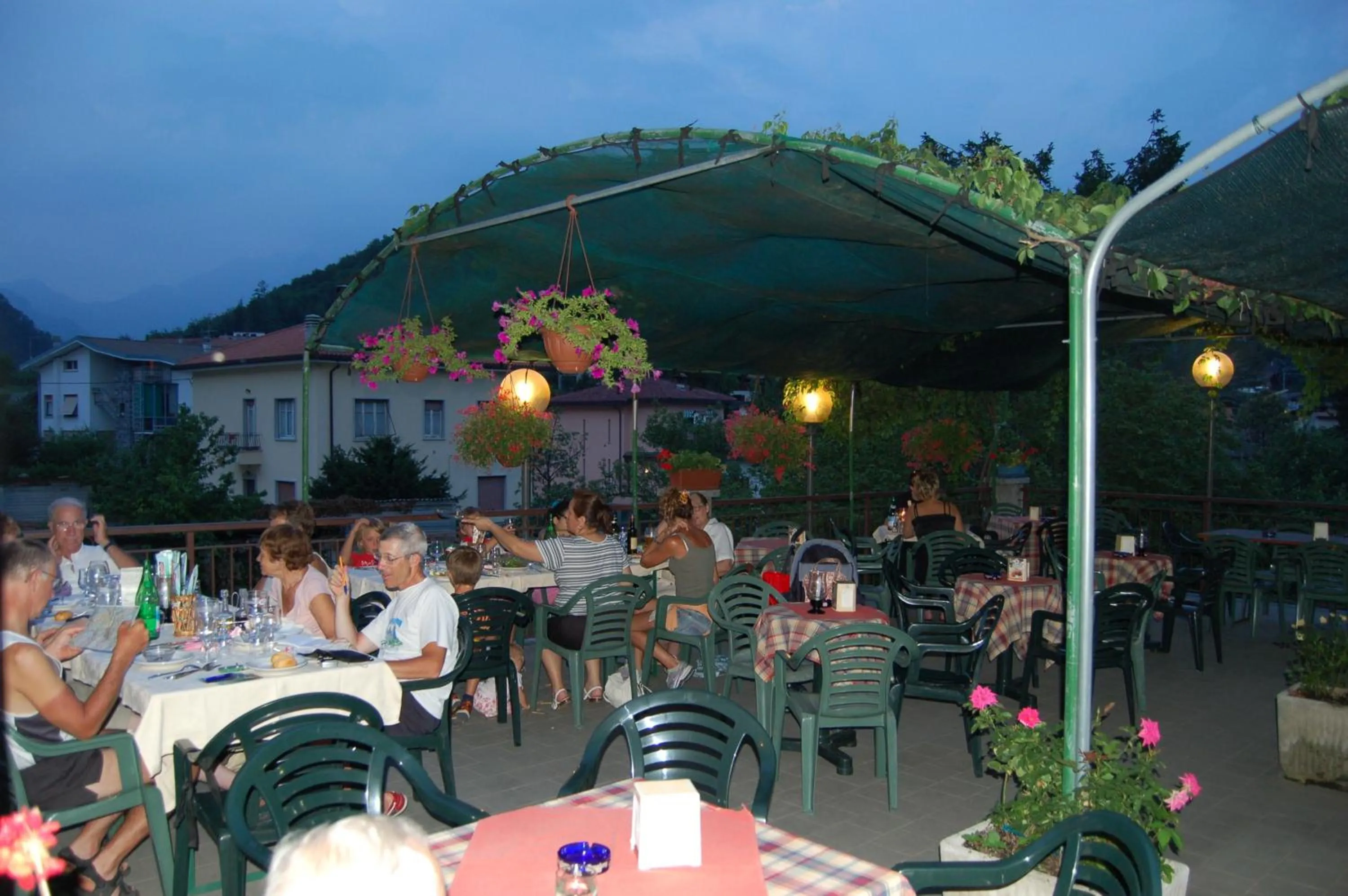 Restaurant/places to eat in Albergo Sala