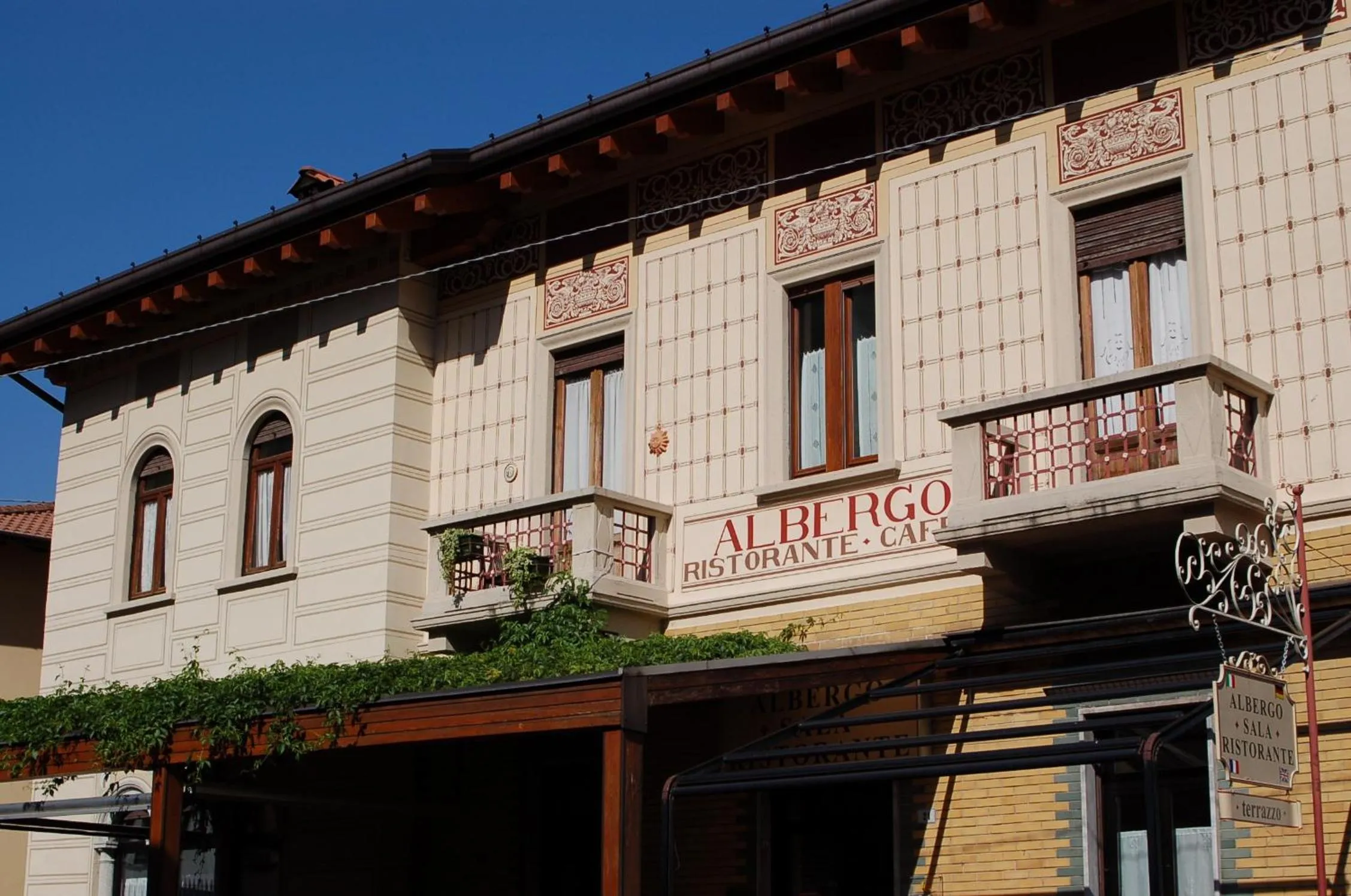Property building in Albergo Sala
