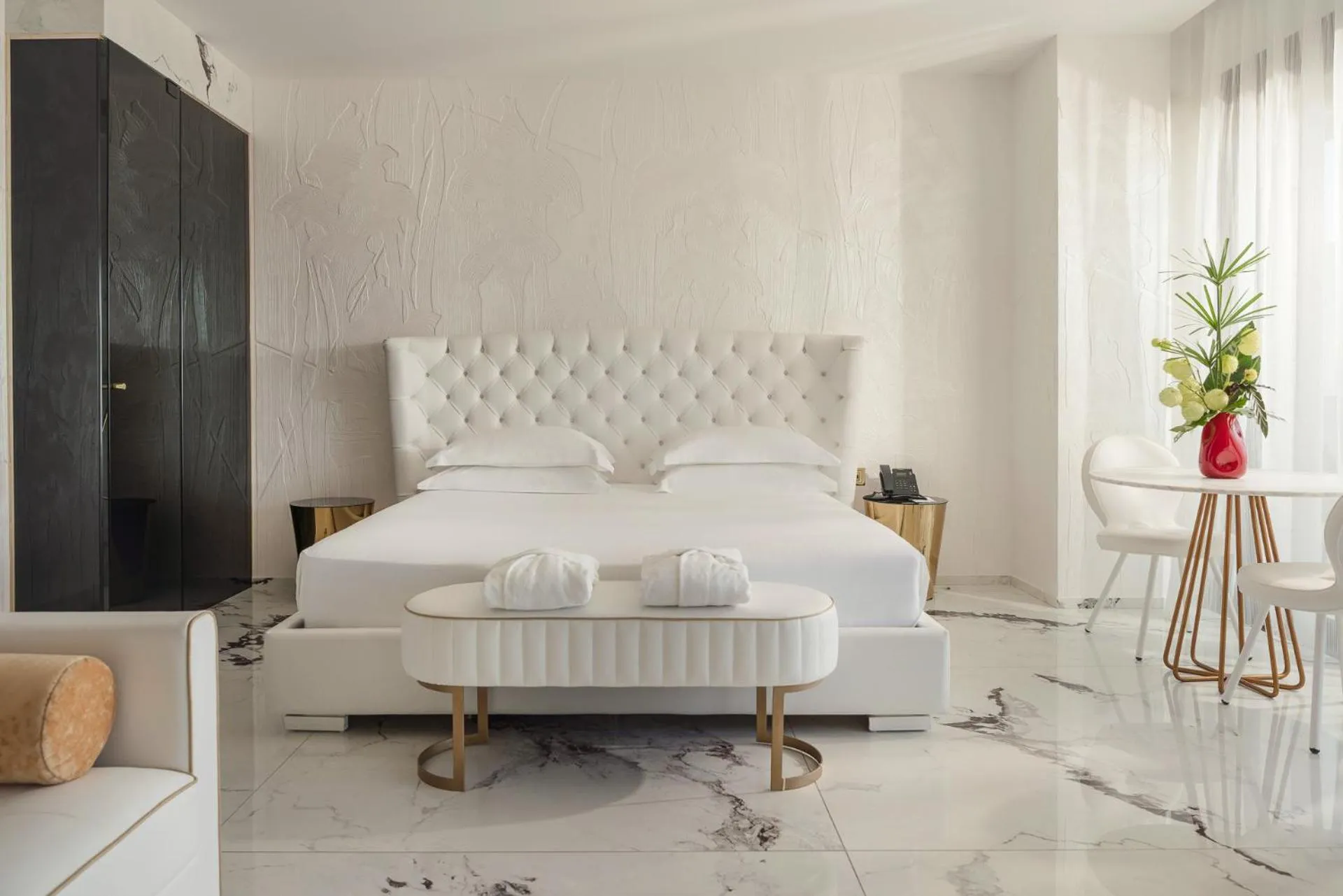 Bedroom, Bed in The Promenade Luxury Wellness Hotel