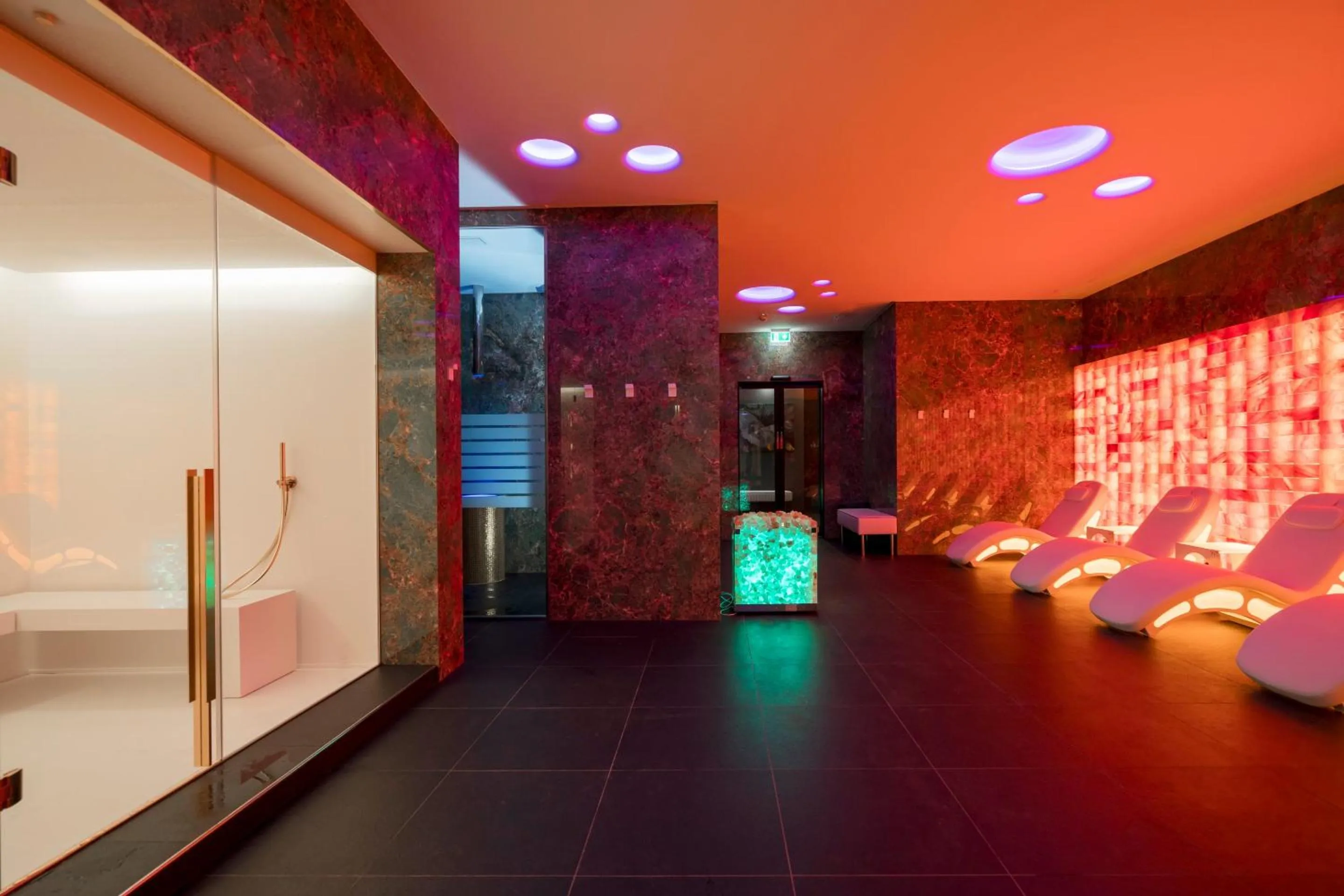 Steam room in The Promenade Luxury Wellness Hotel