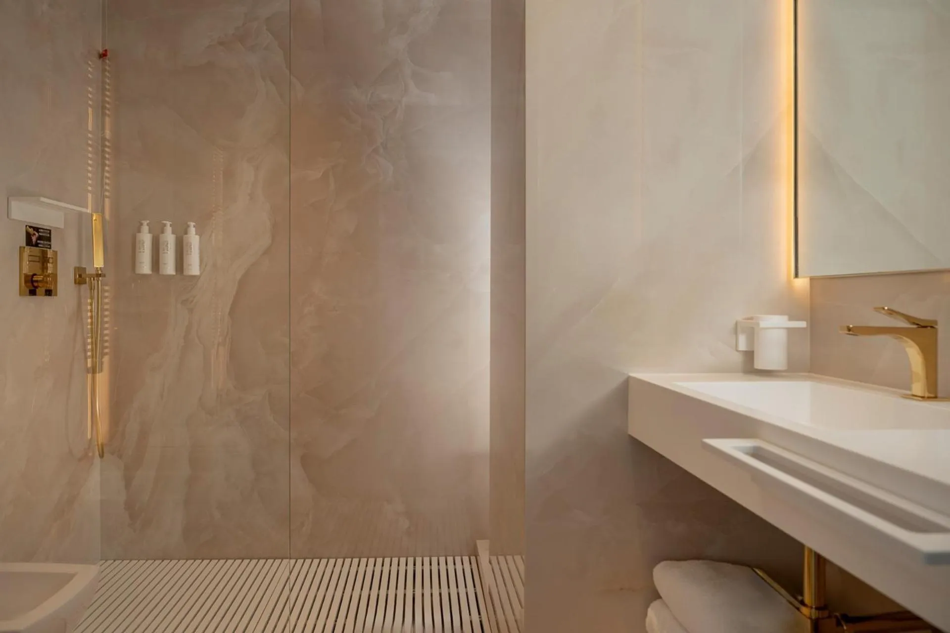 Bathroom in The Promenade Luxury Wellness Hotel