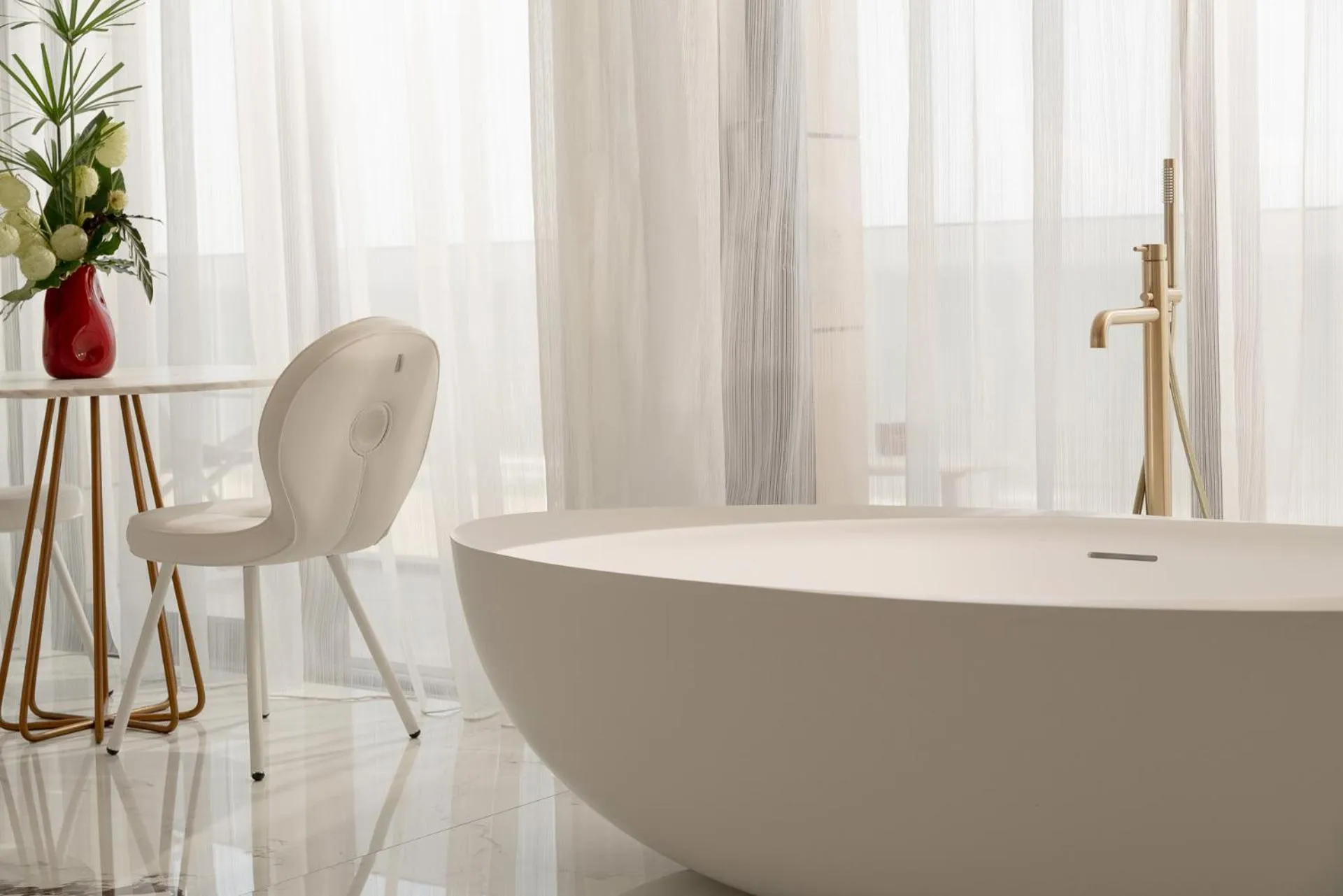 Bathroom in The Promenade Luxury Wellness Hotel