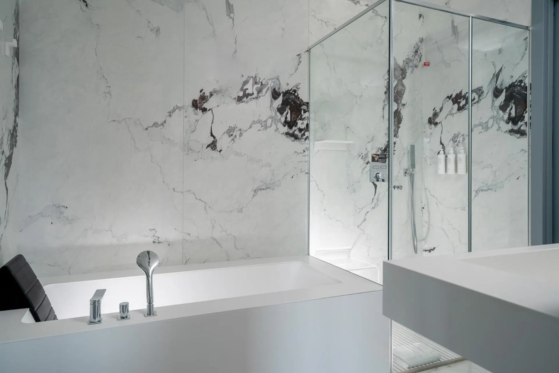 Shower in The Promenade Luxury Wellness Hotel