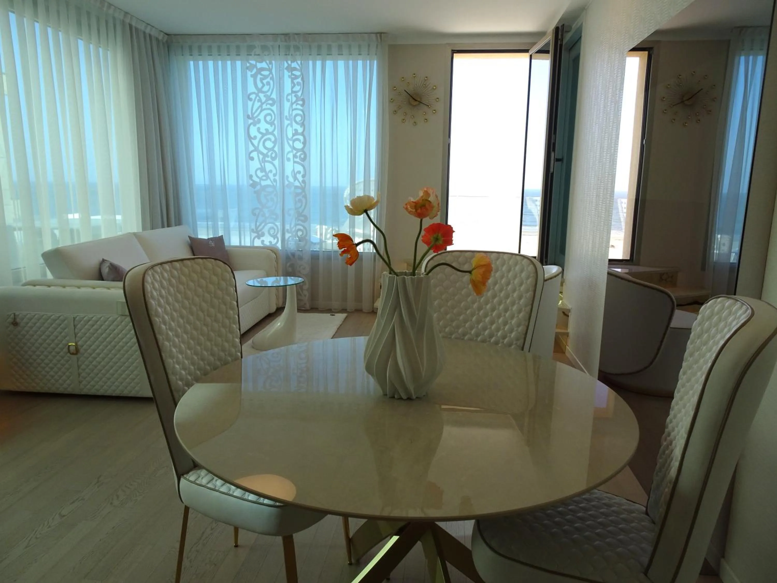 Living room in The Promenade Luxury Wellness Hotel