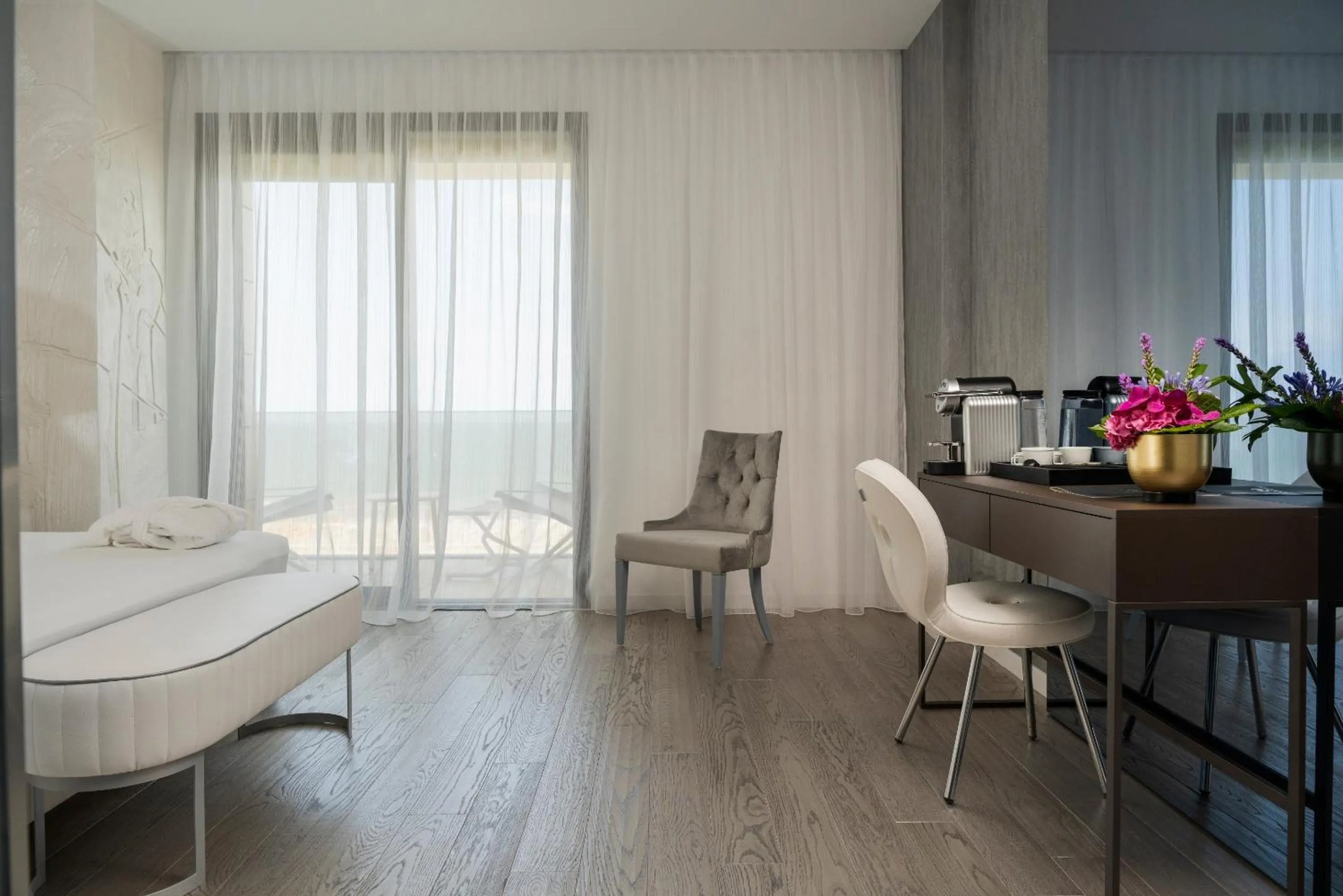 Bedroom, Bed in The Promenade Luxury Wellness Hotel