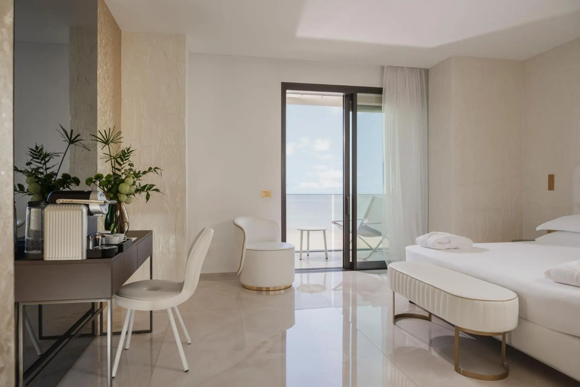 View (from property/room), Bed in The Promenade Luxury Wellness Hotel