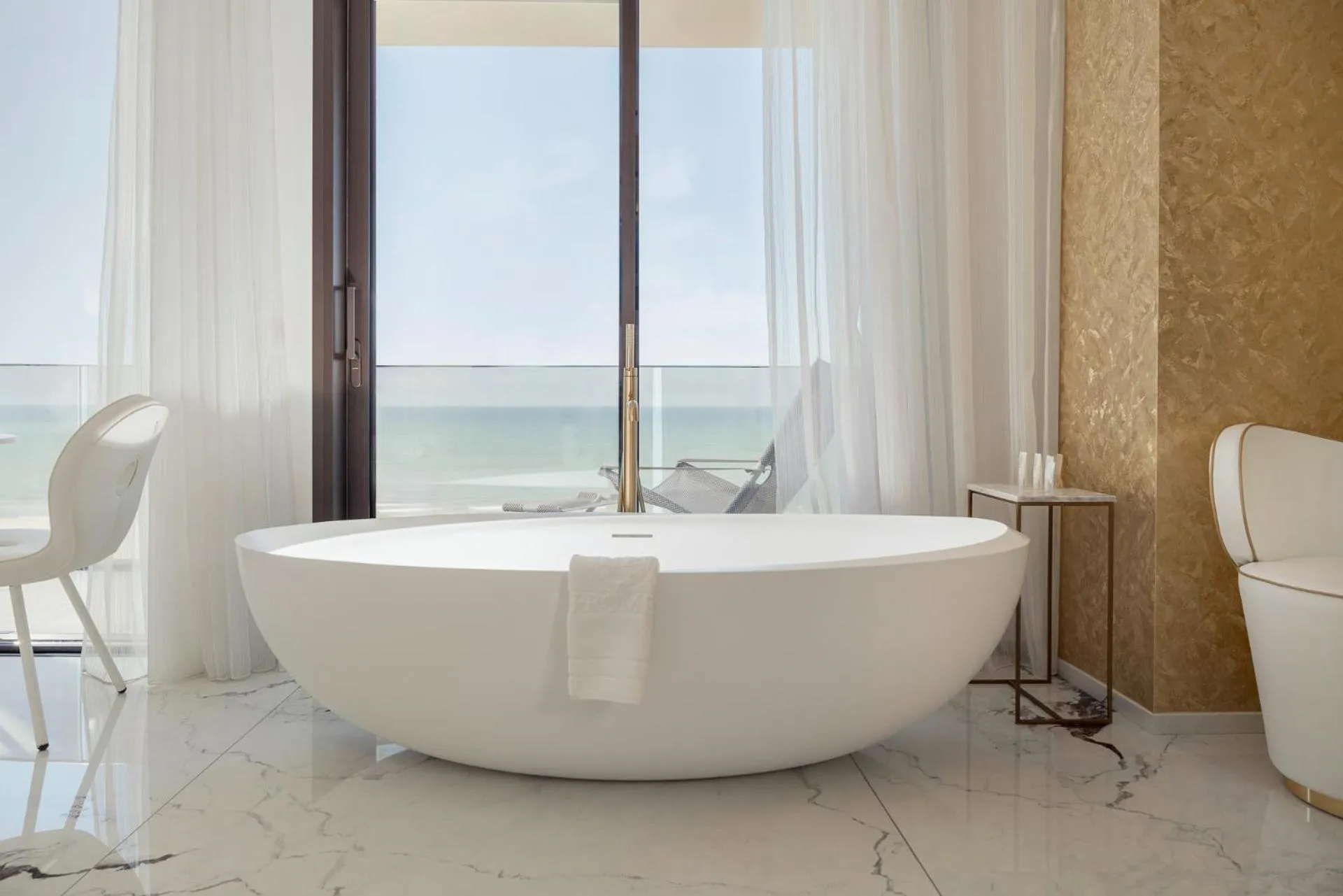 Bath in The Promenade Luxury Wellness Hotel