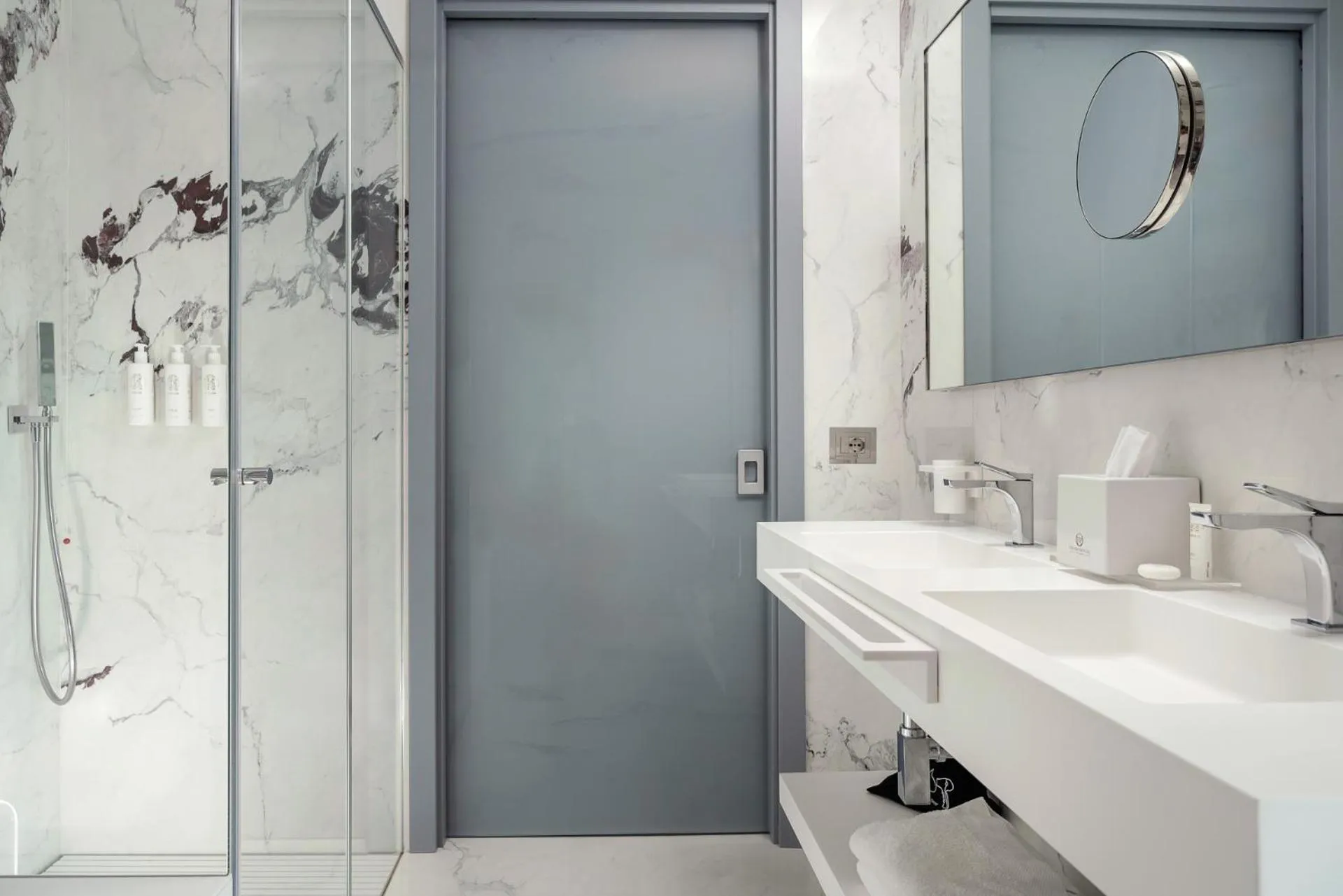 Bathroom in The Promenade Luxury Wellness Hotel