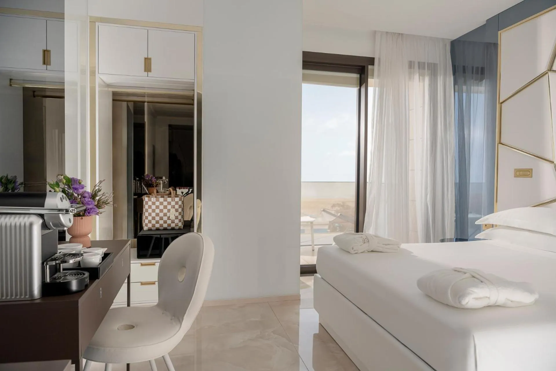 Bedroom, Bed in The Promenade Luxury Wellness Hotel