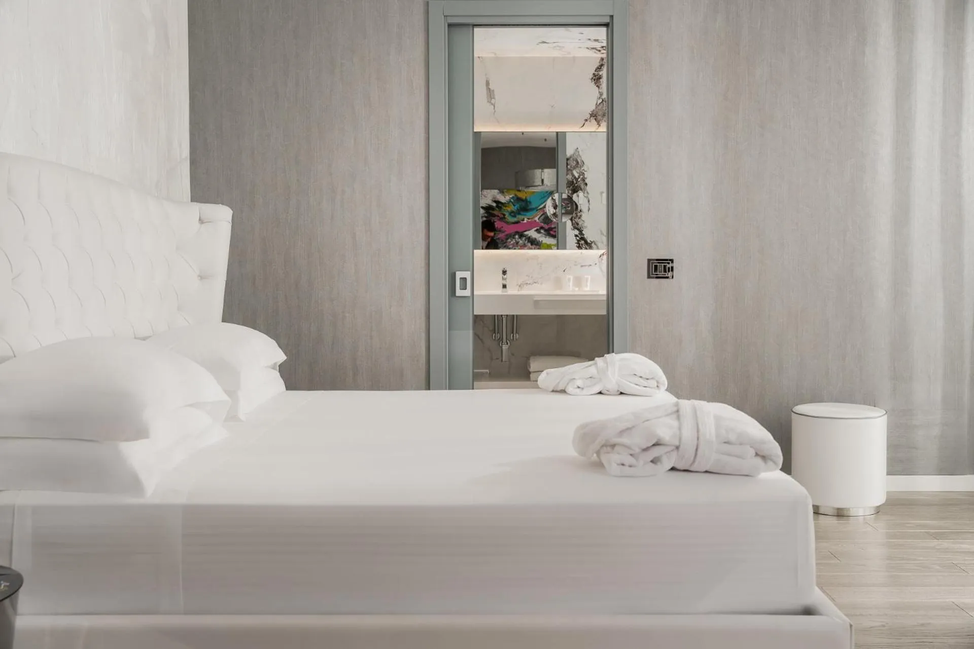 Bathroom, Bed in The Promenade Luxury Wellness Hotel