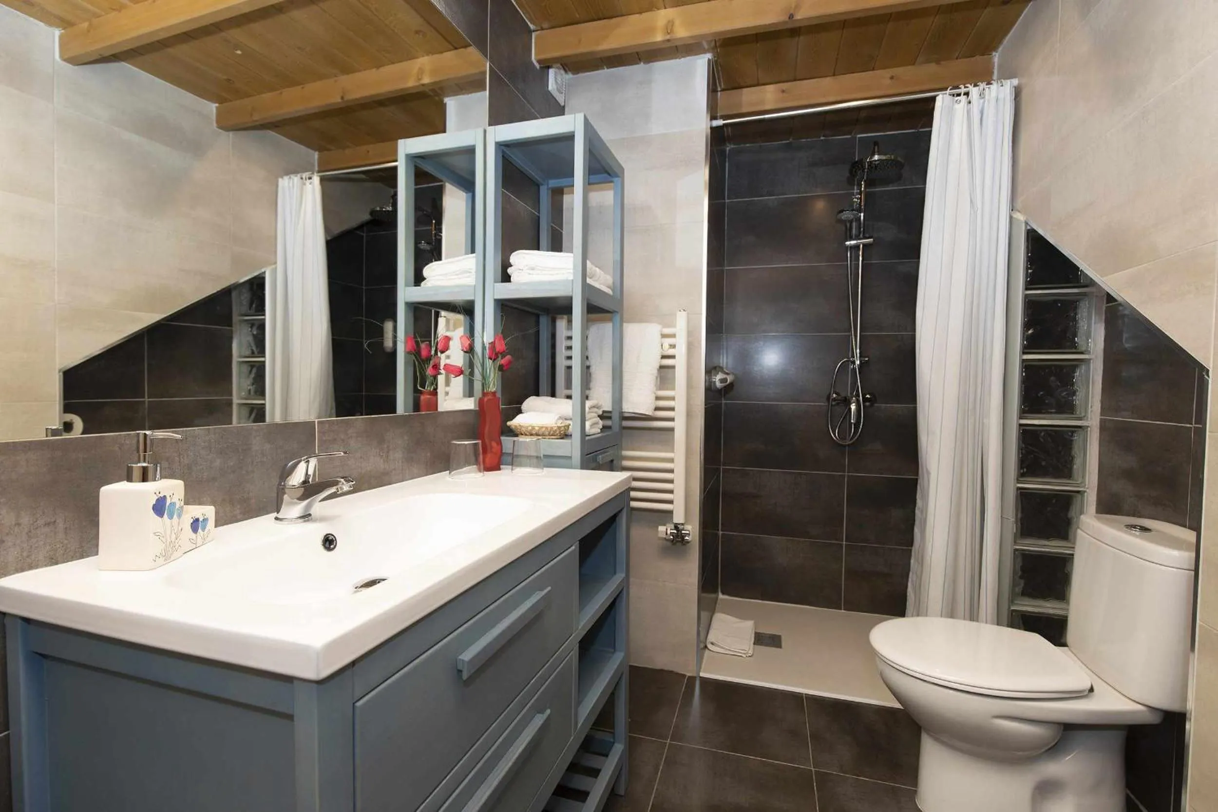 Bathroom in Hotel Apartamentos Melihah