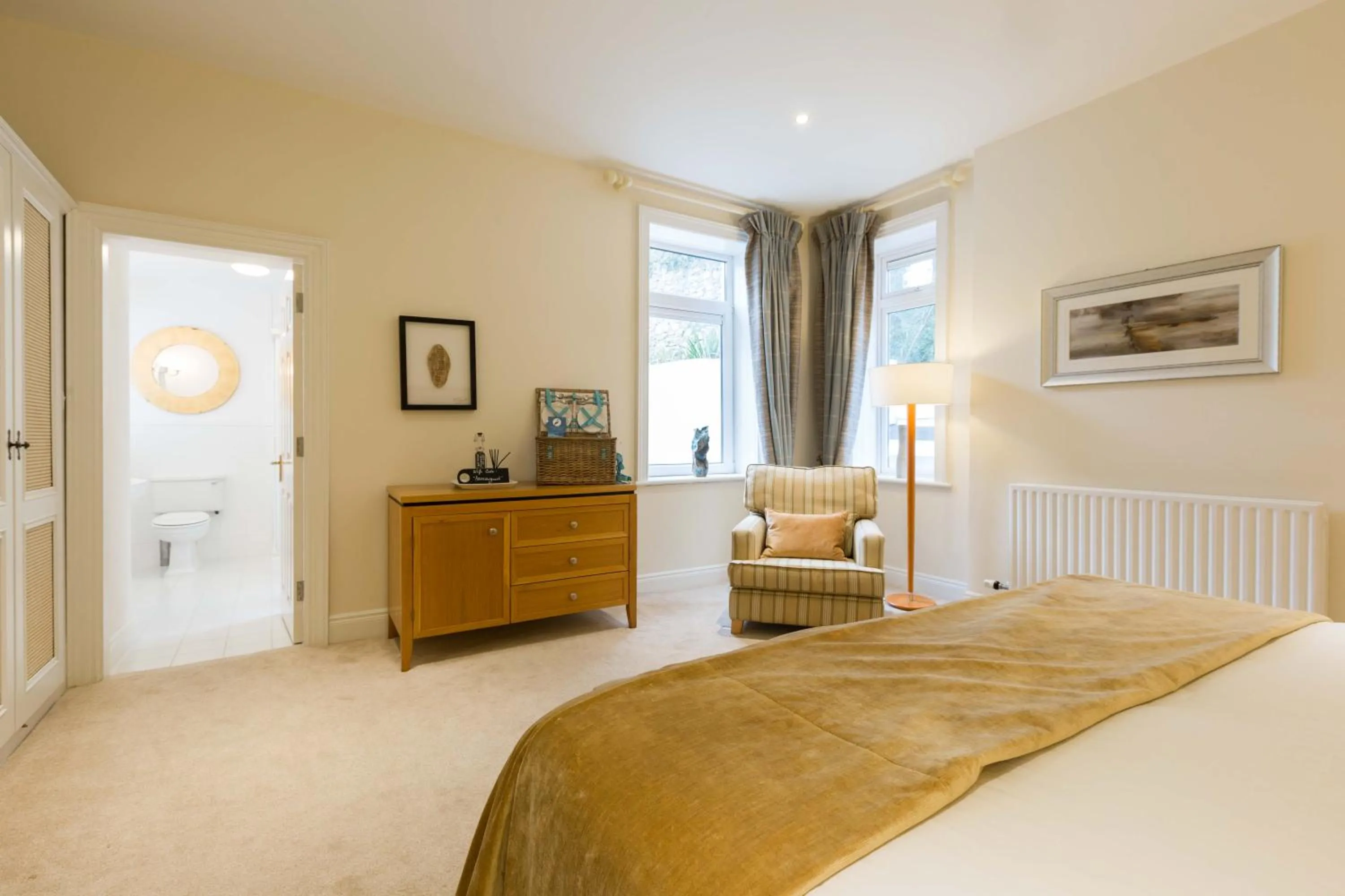 Photo of the whole room, Bed in Barrow House