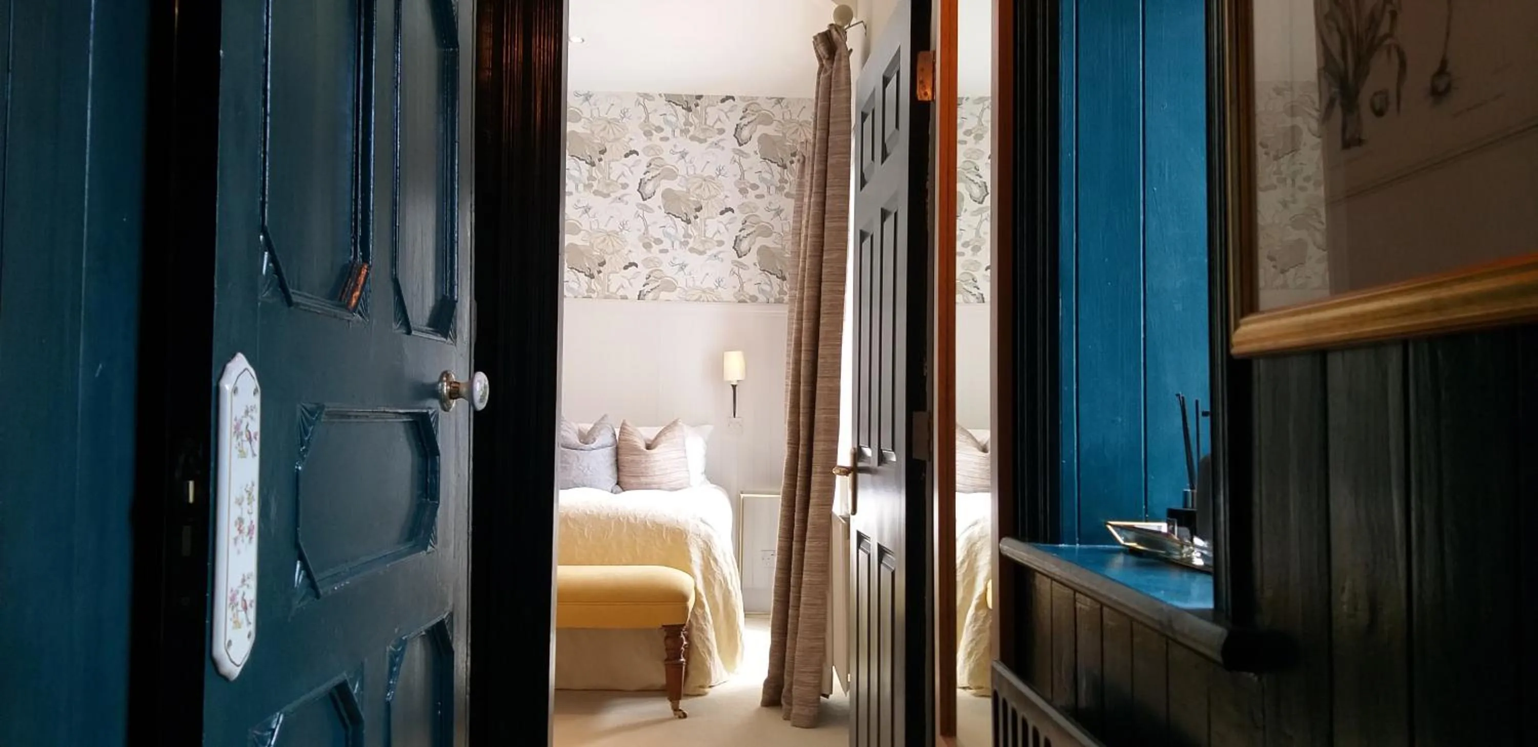 Bathroom, Bed in Barrow House